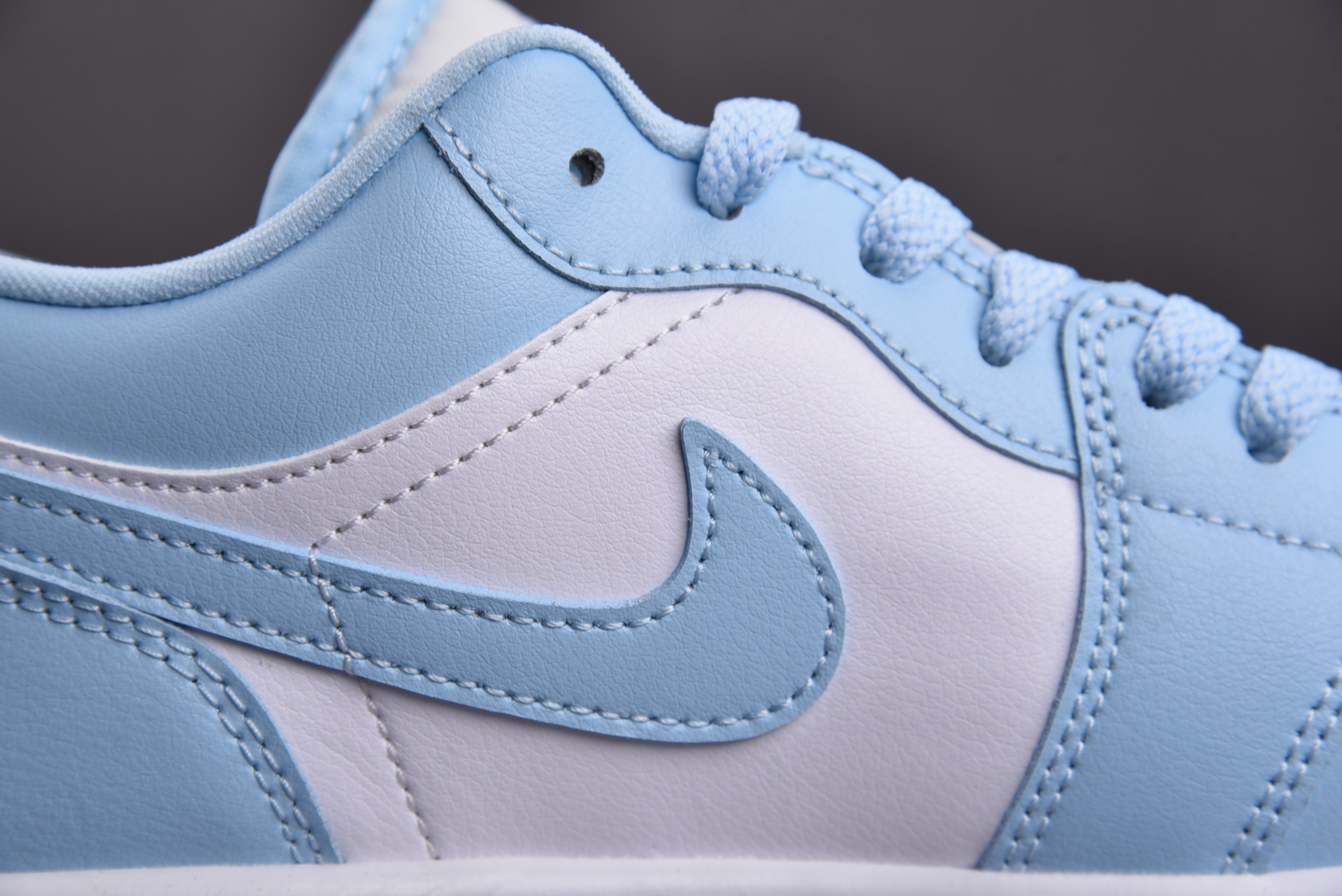 Jordan 1 Low Aluminum (Women Size!!)