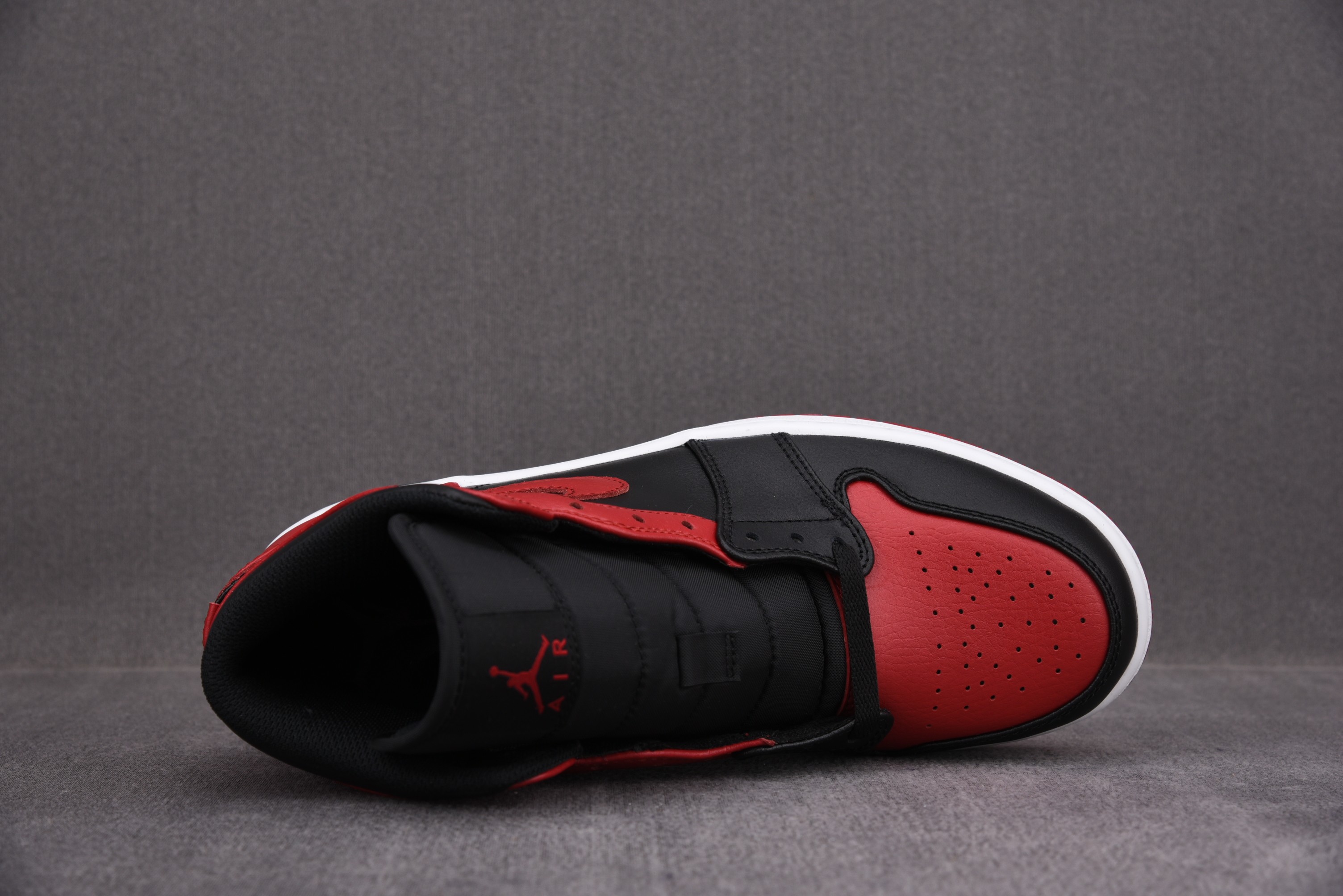 Jordan 1 Mid Banned (2020)