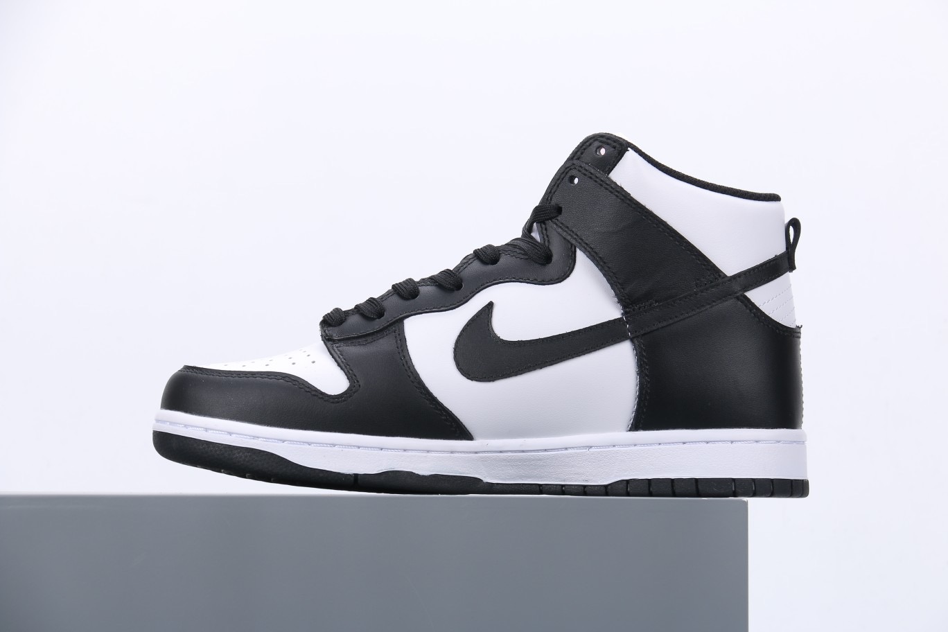 Nike Dunk High Panda (2021)