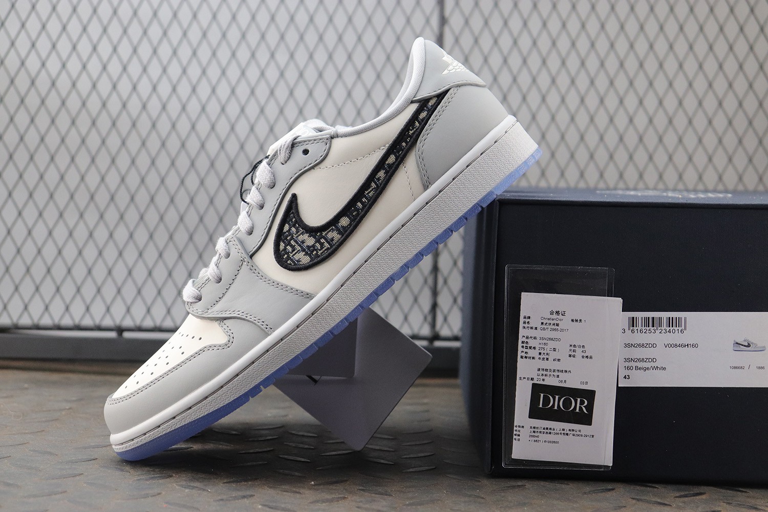 DIOR × AIR JORDAN 1 LOW (Original Box)