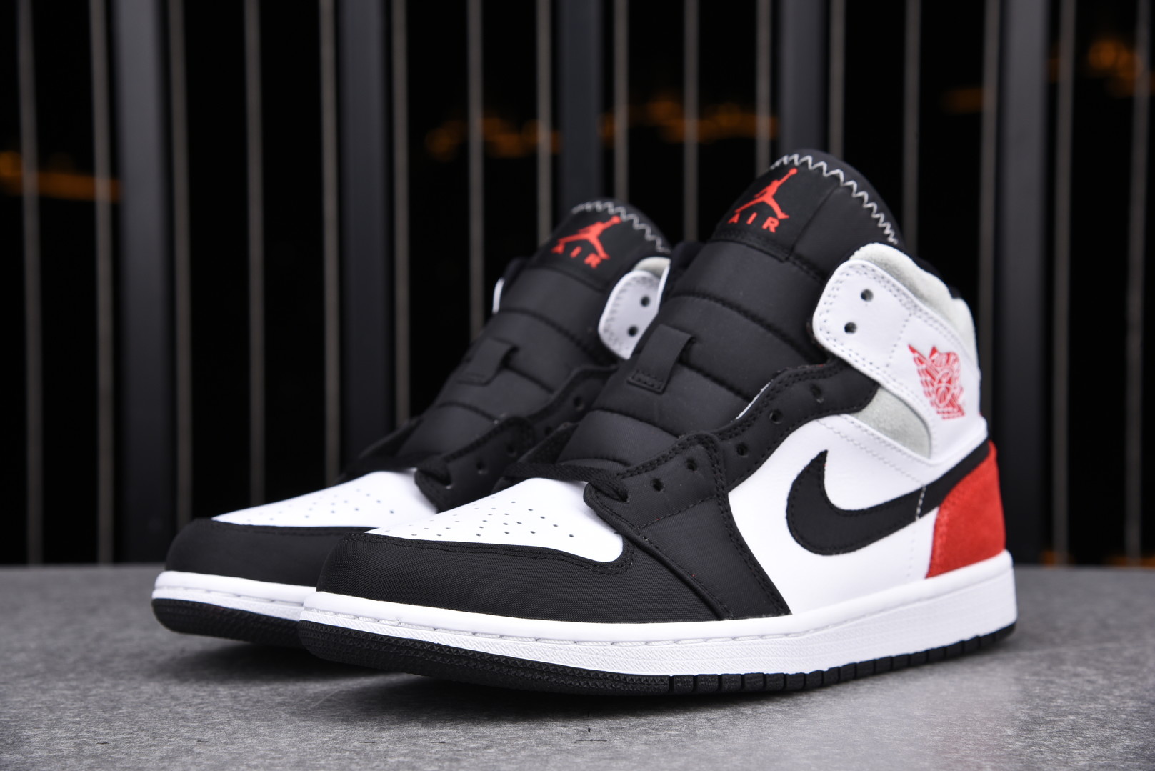 Jordan 1 Mid SE Union Black Toe