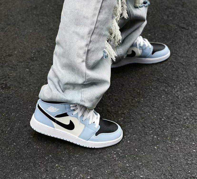 Jordan 1 Mid Ice Blue