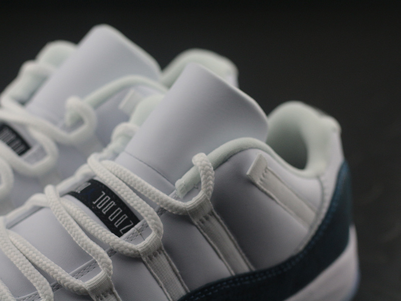 Jordan 11 Retro Low LE Blue Snakeskin