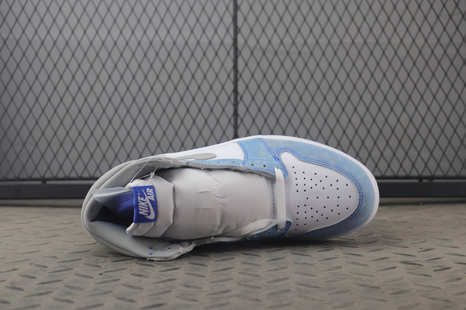 Jordan 1 Retro High OG Hyper Royal