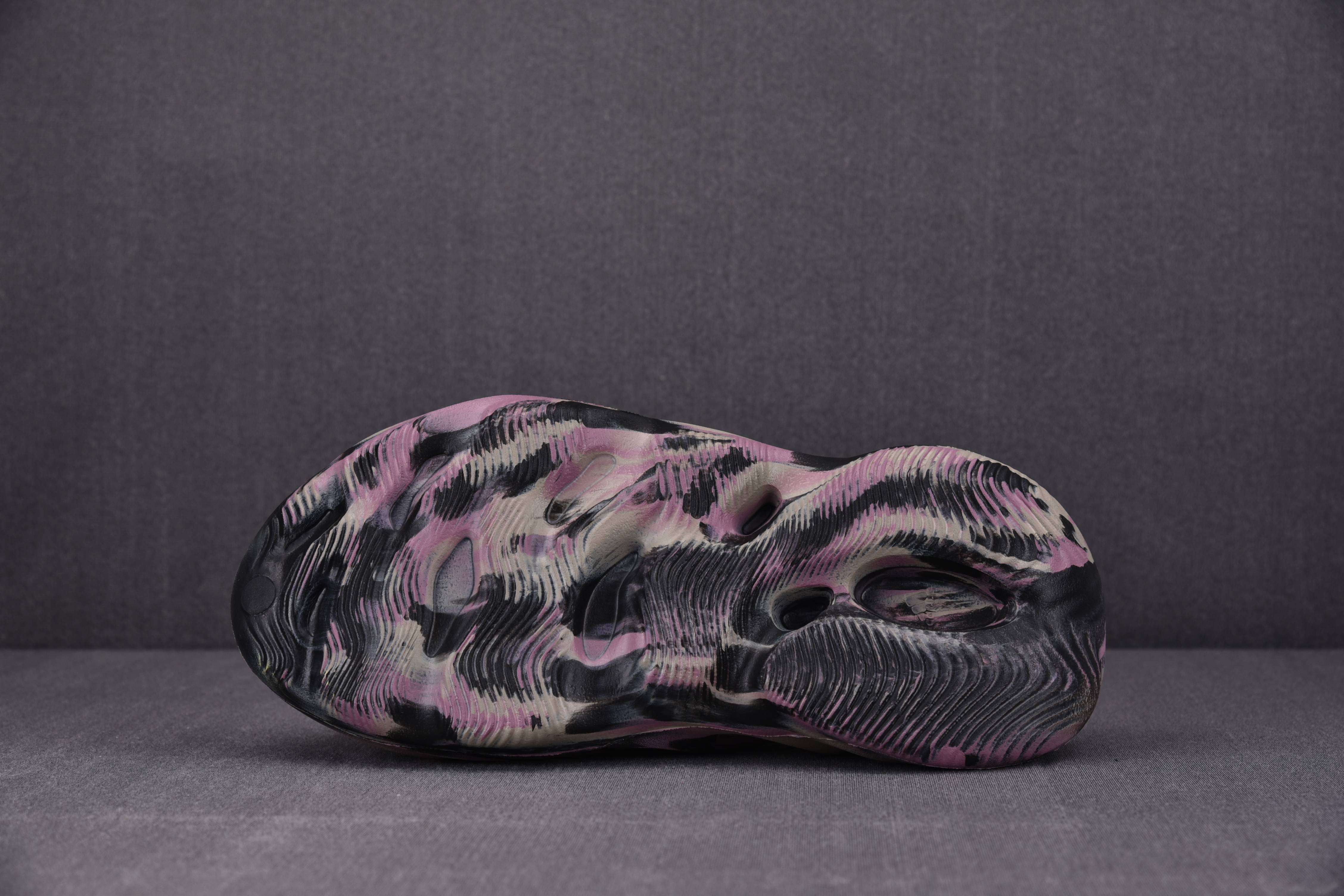 adidas Yeezy Foam RNR MX Carbon