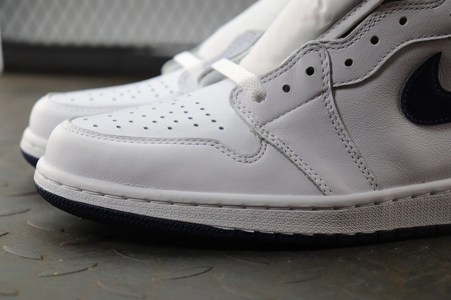 Jordan 1 Retro Metallic Navy