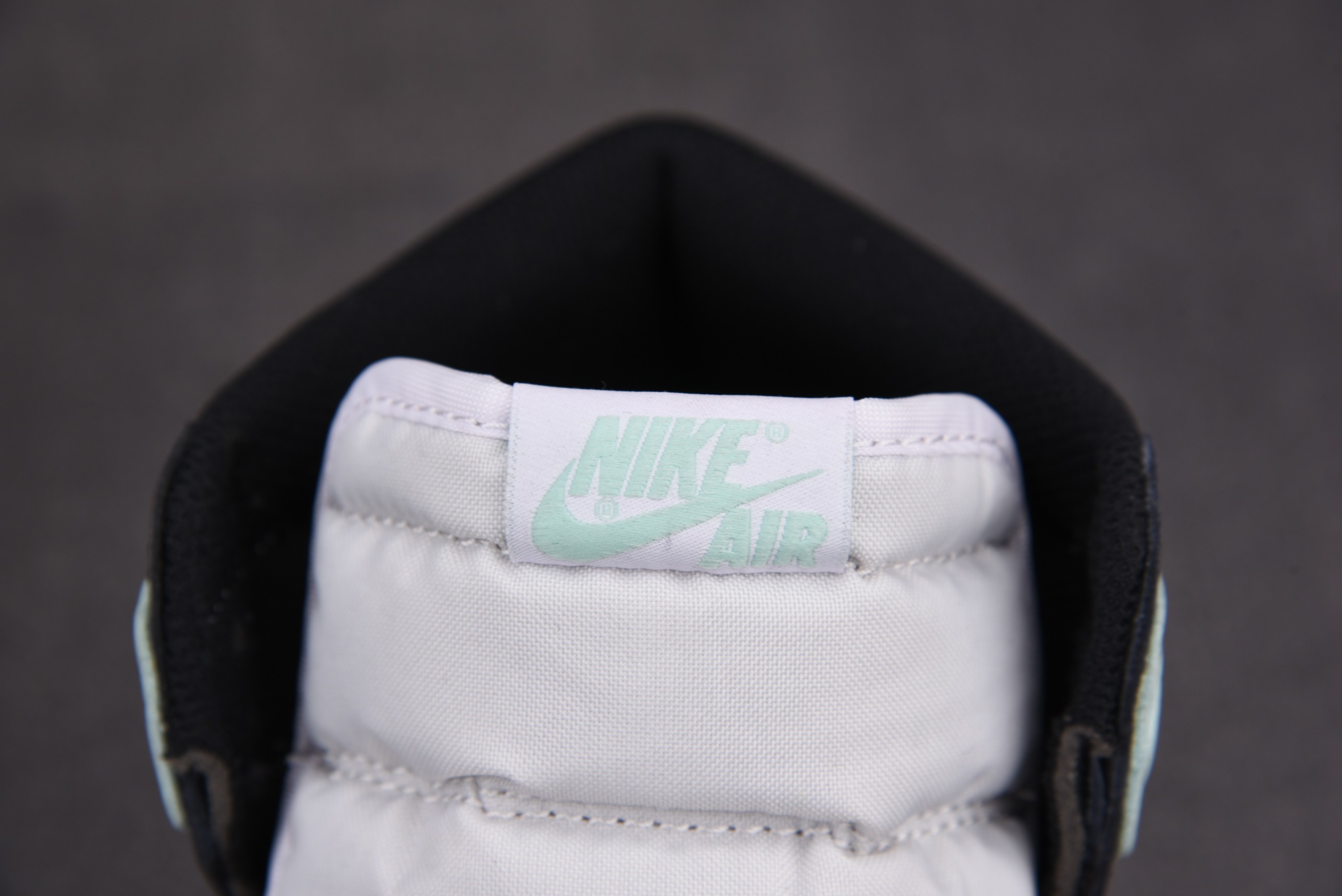 Jordan 1 Retro High Igloo