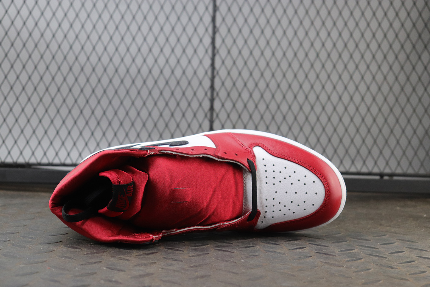 Jordan 1 High OG 'Satin Red' (WOMEN SIZE!!)