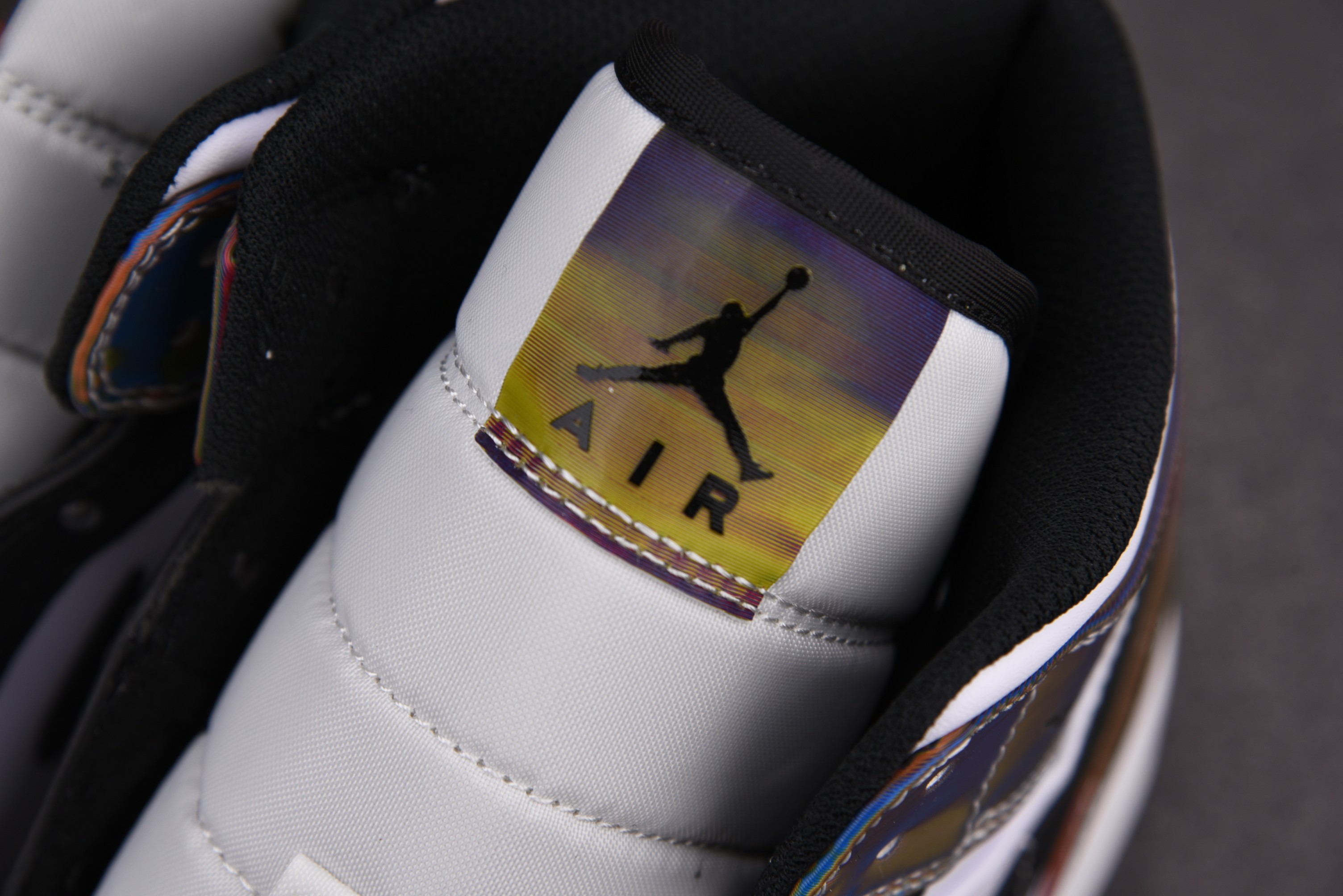 Jordan 1 Mid Heat Reactive