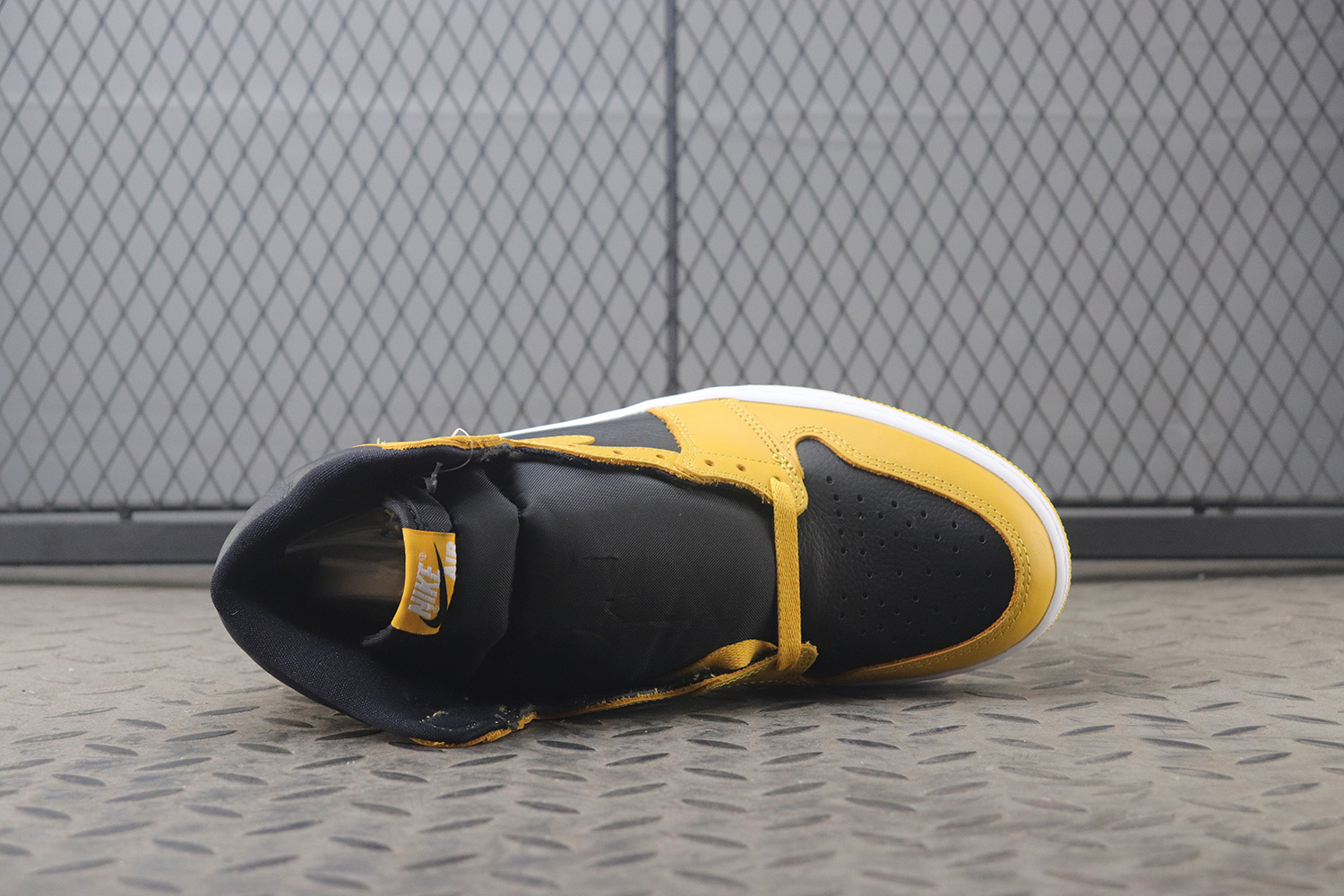 Jordan 1 Retro High OG Pollen