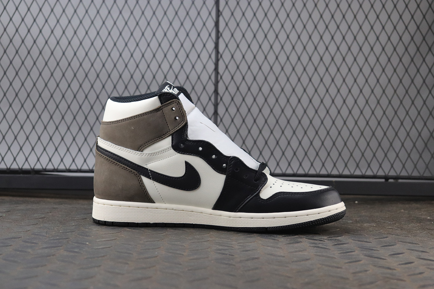 Jordan 1 Retro High Dark Mocha