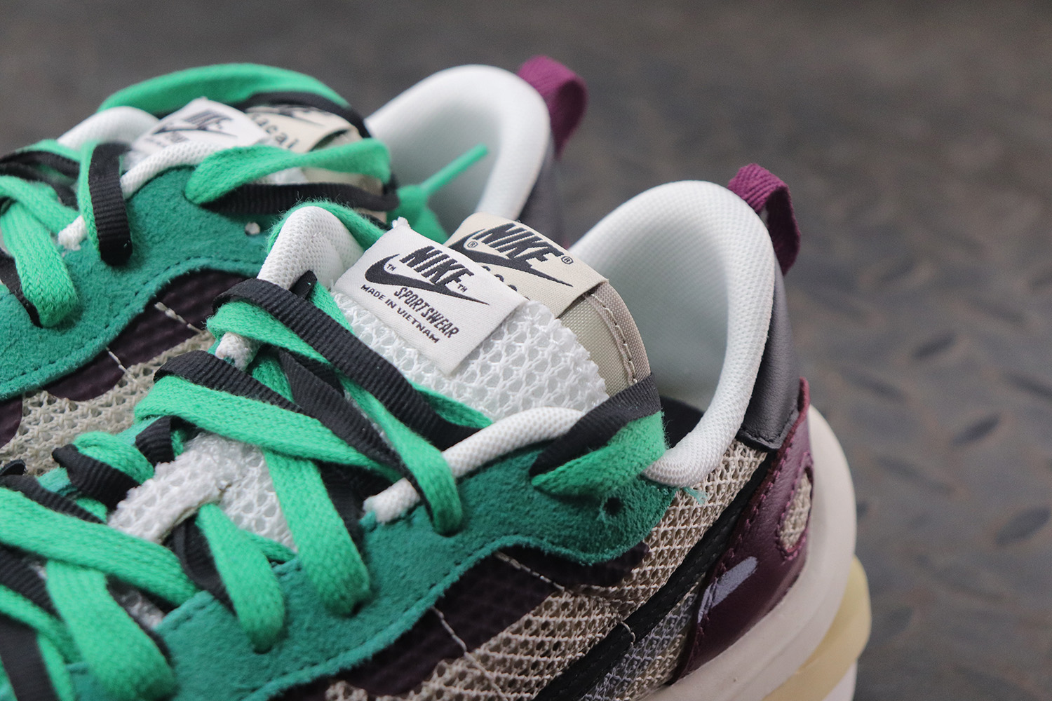 Nike Vaporwaffle sacai Villain Red Neptune Green