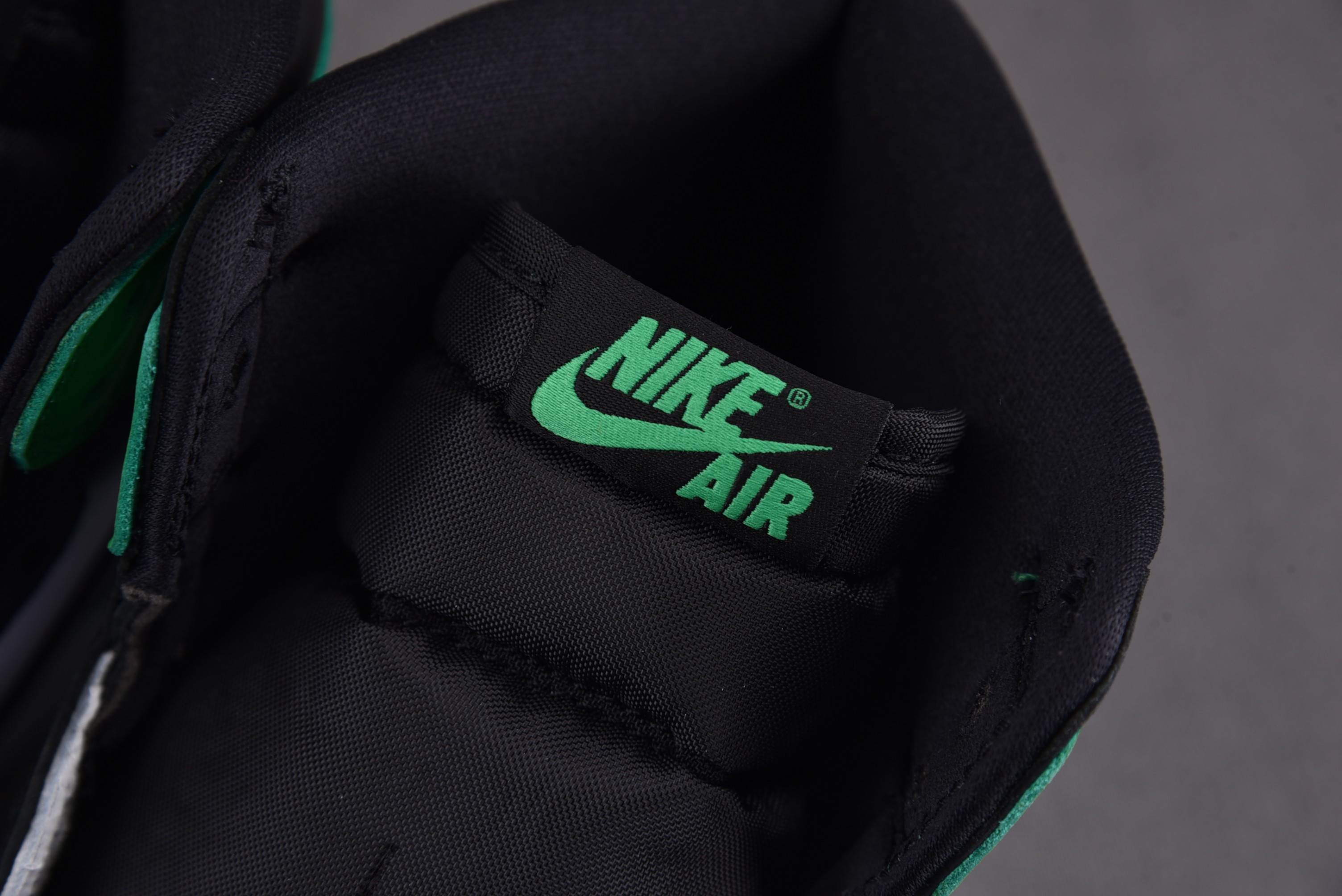 Jordan 1 Retro High OG Lucky Green