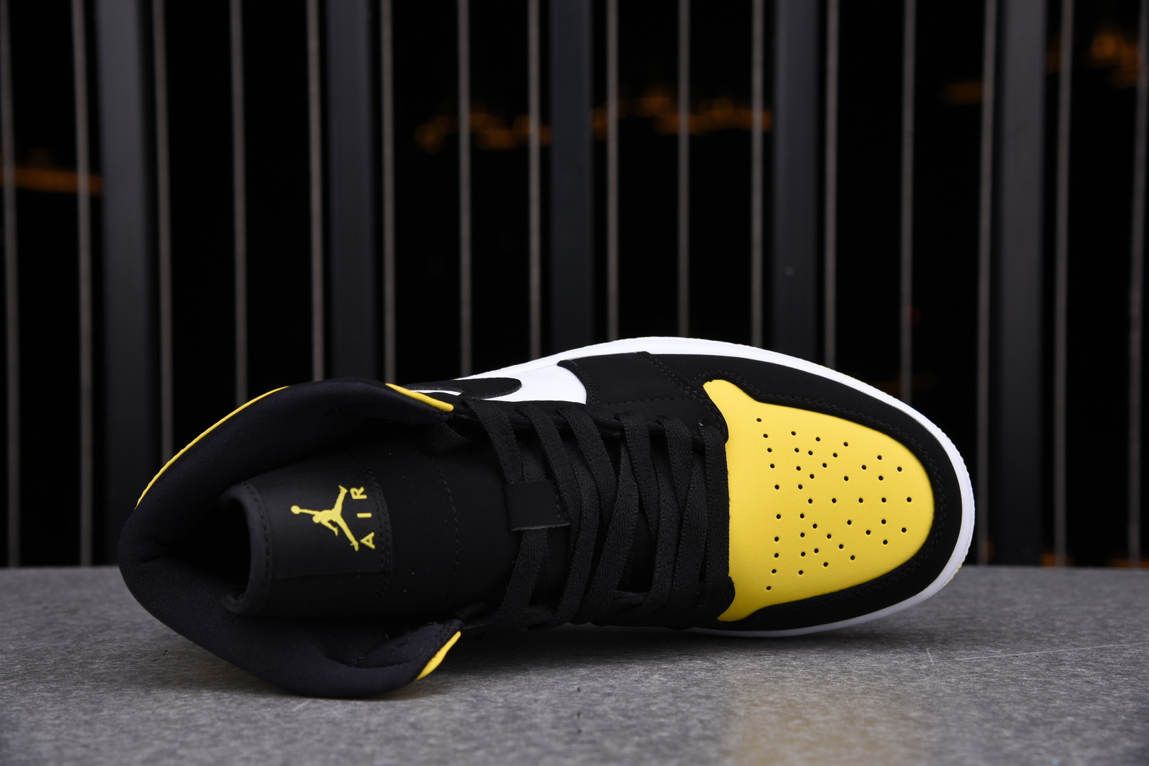 Air Jordan 1 Mid SE 'Yellow Toe'