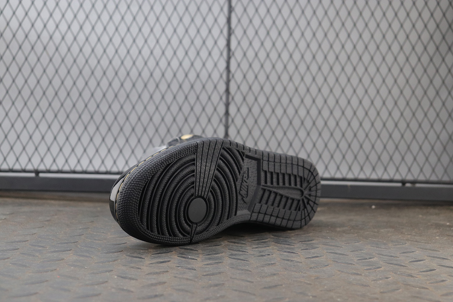 Jordan 1 Retro High Black Metallic Gold (2020)