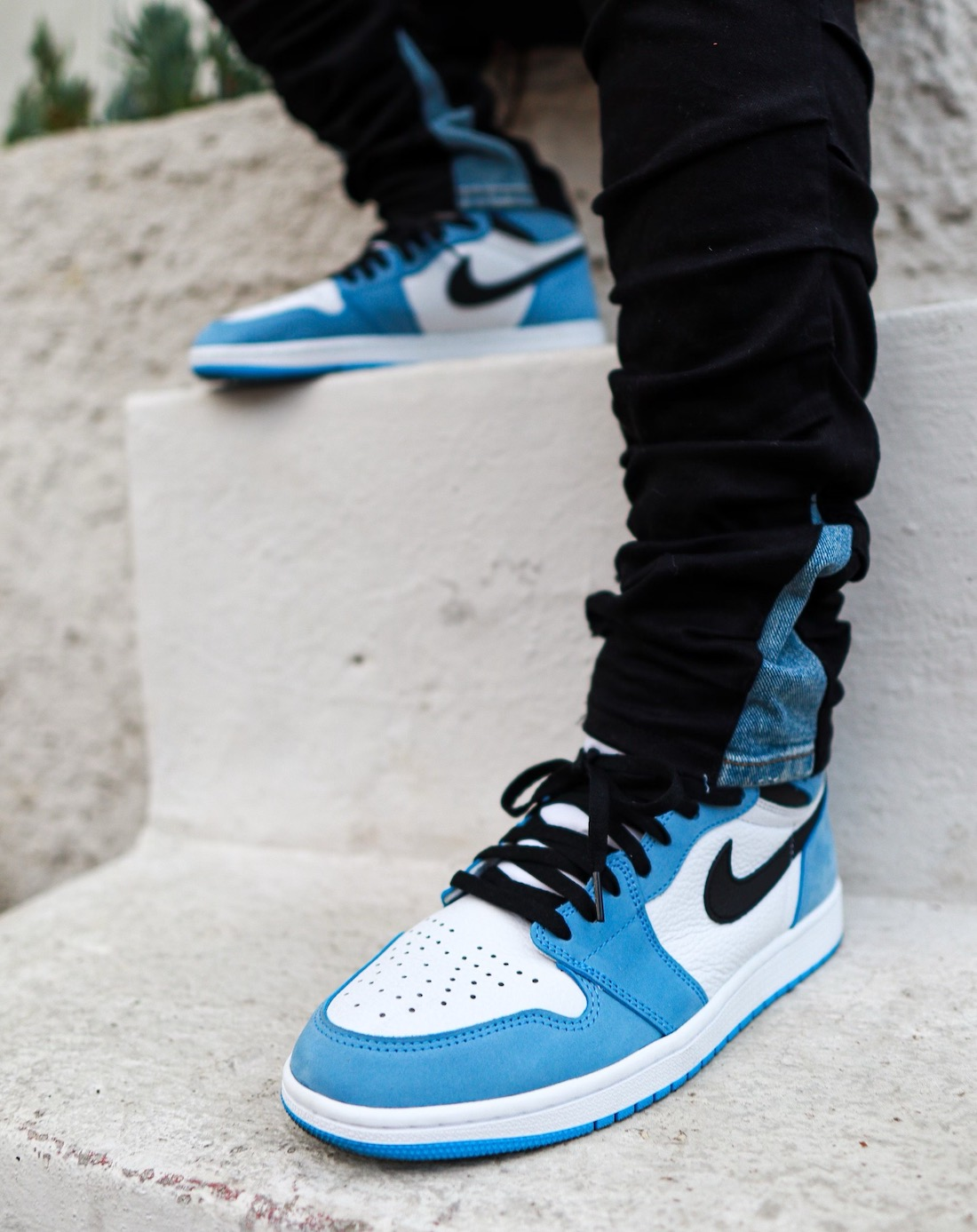 Jordan 1 Retro High White University Blue Black