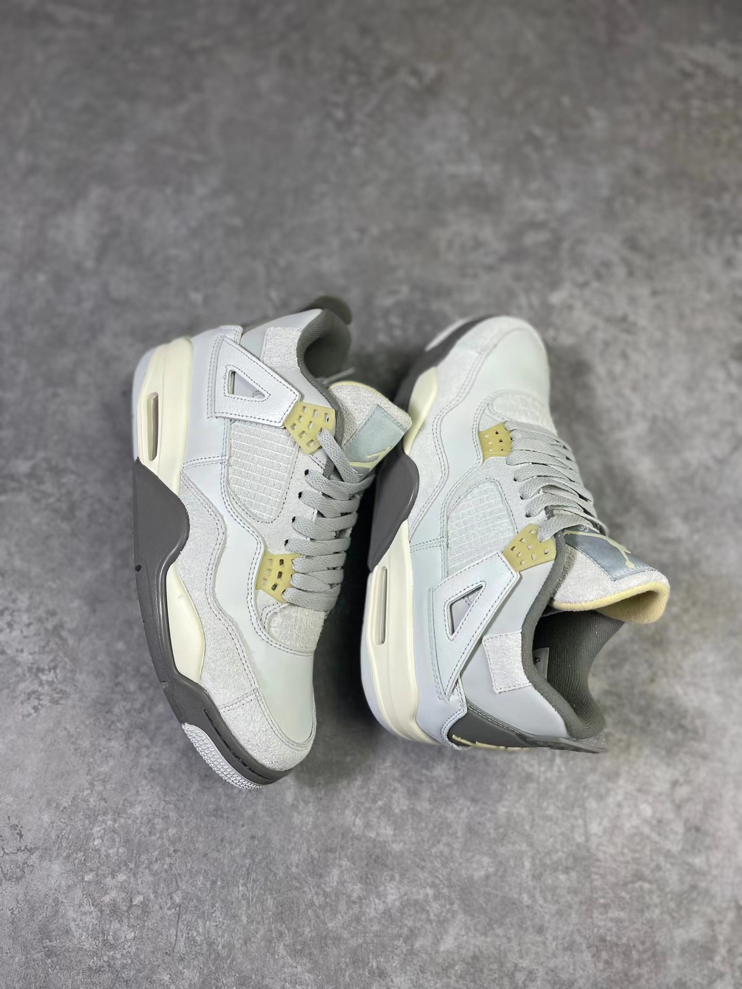 Jordan 4 Retro SE Craft Photon Dust