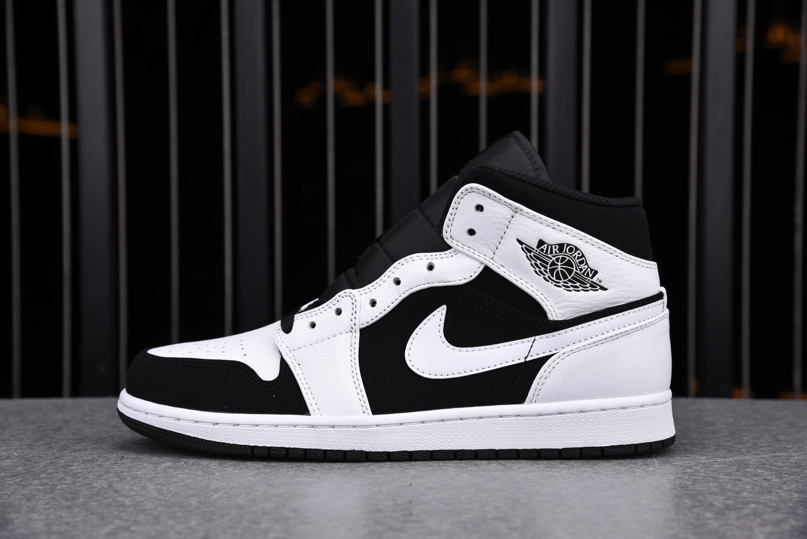 Jordan 1 Mid White Black