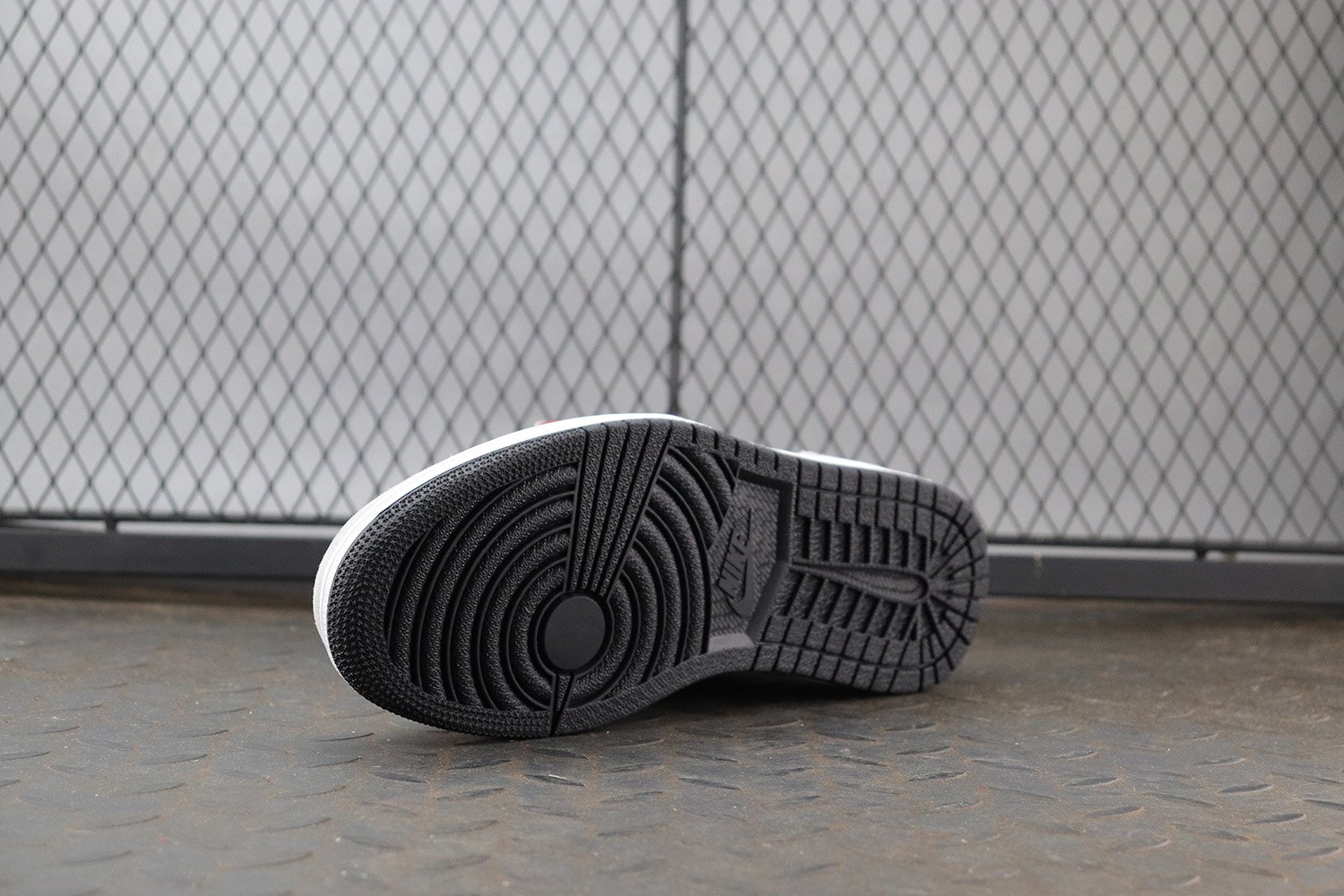 Jordan 1 Retro High Light Smoke Grey