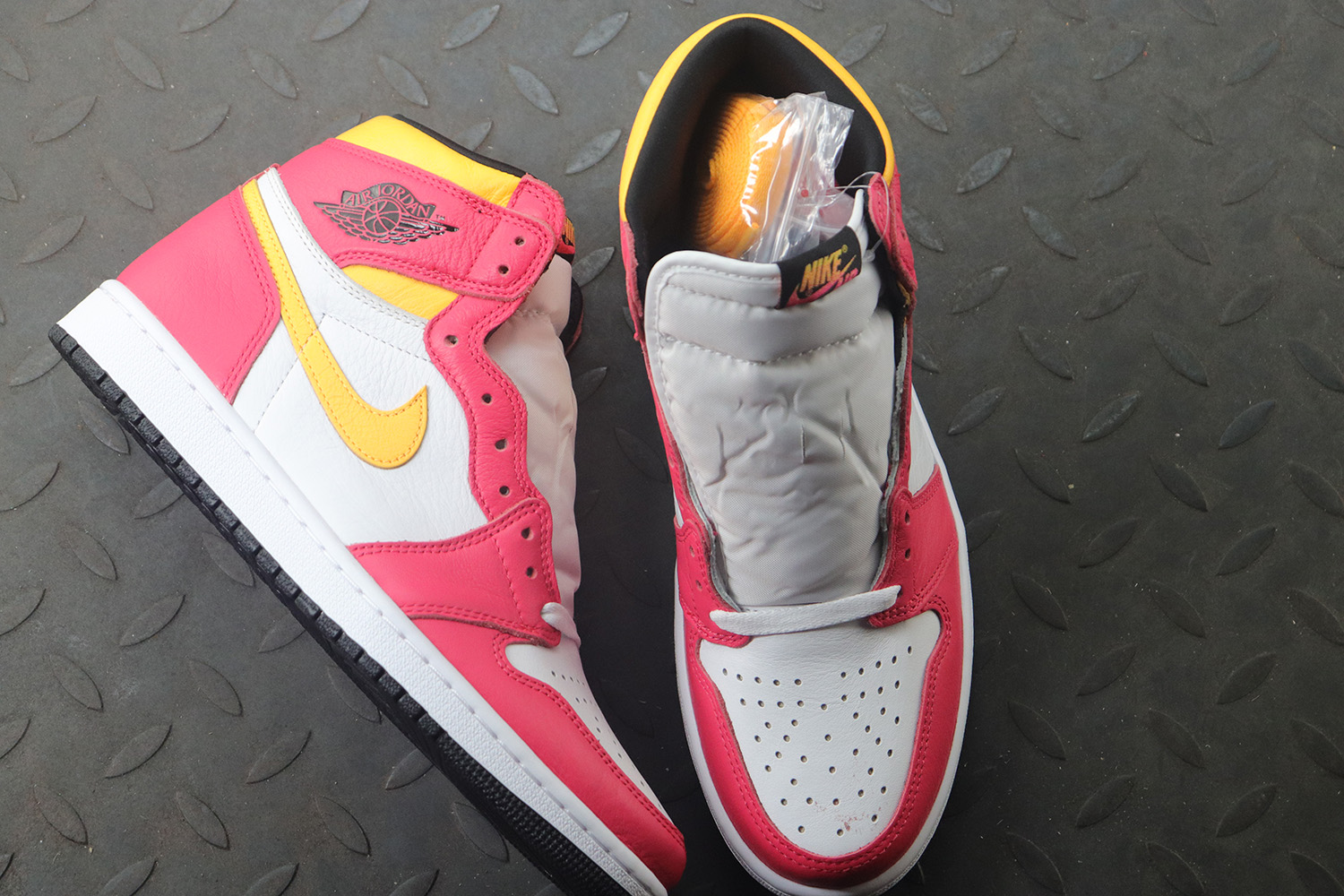 Jordan 1 Retro High OG Light Fusion Red