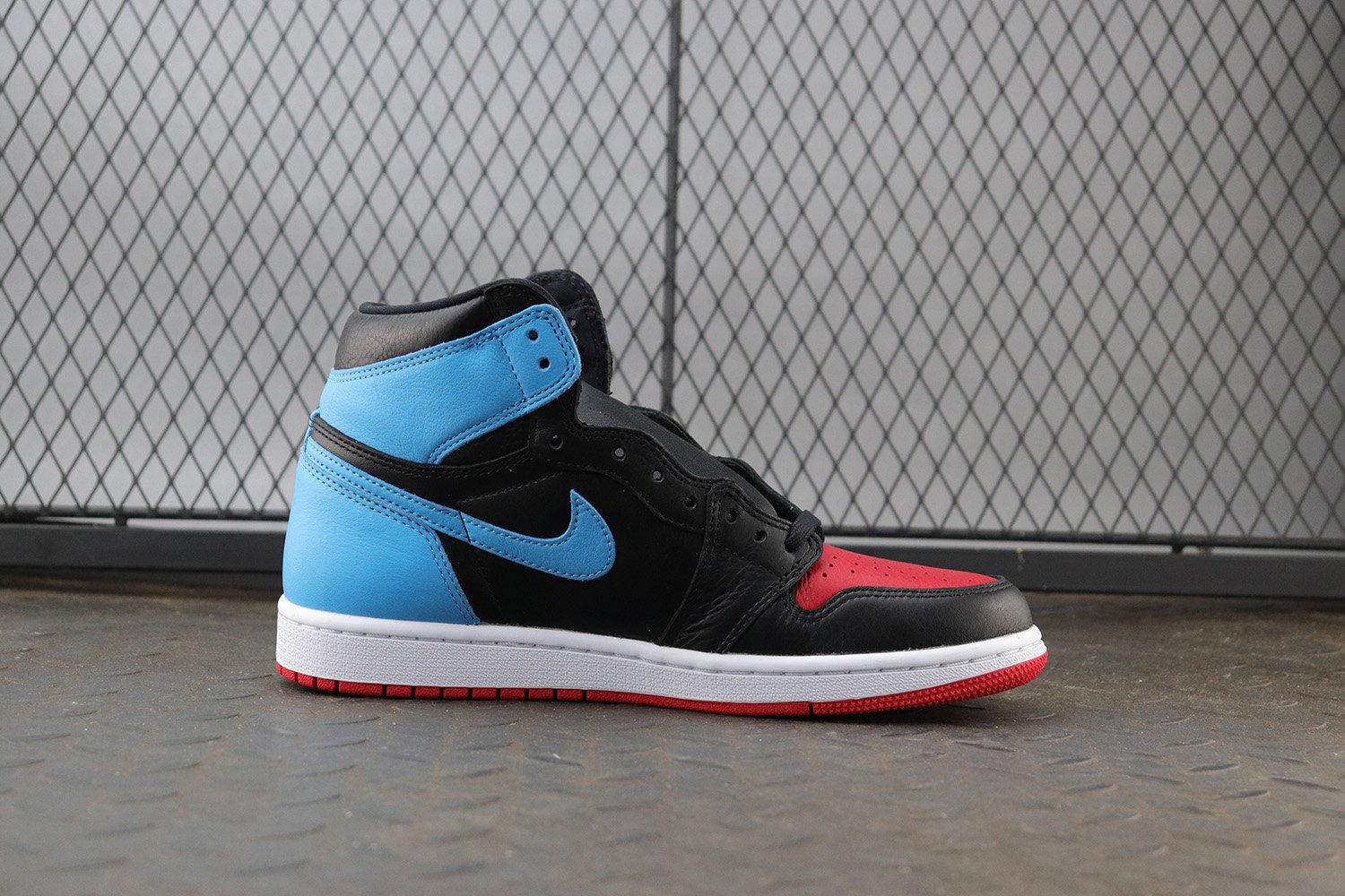 Air Jordan 1 High OG WMNS “UNC to Chicago”