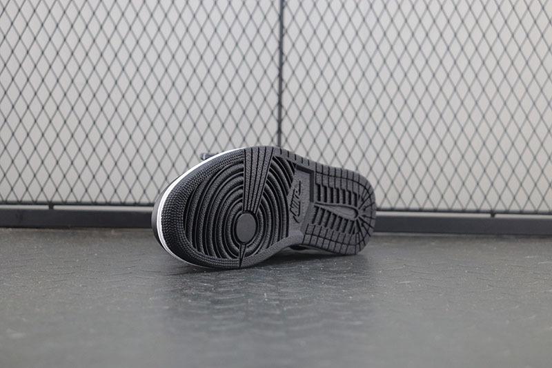 Air Jordan 1 Retro High OG “Black Satin/Gym Red”