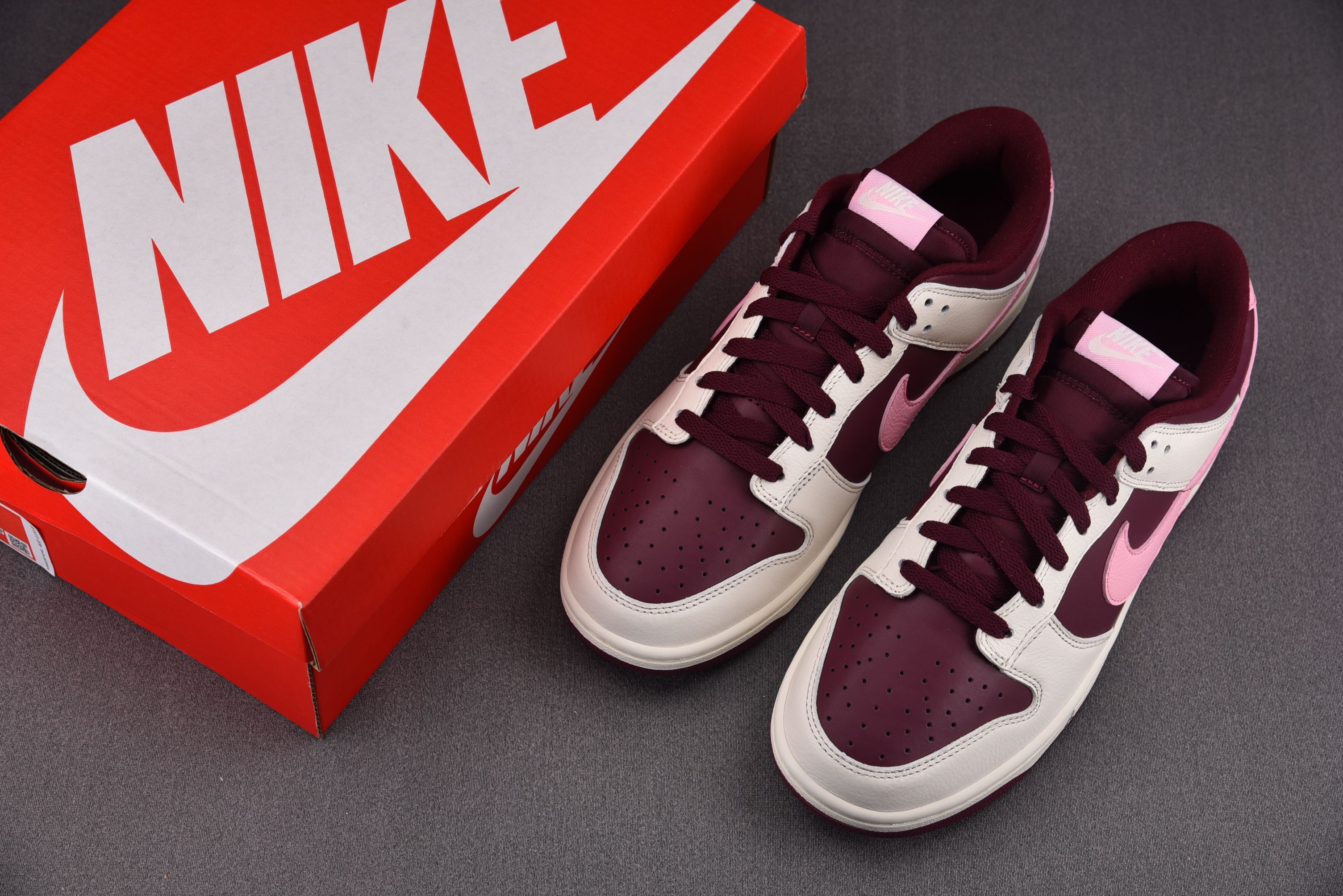 Nike Dunk Low Valentine's Day