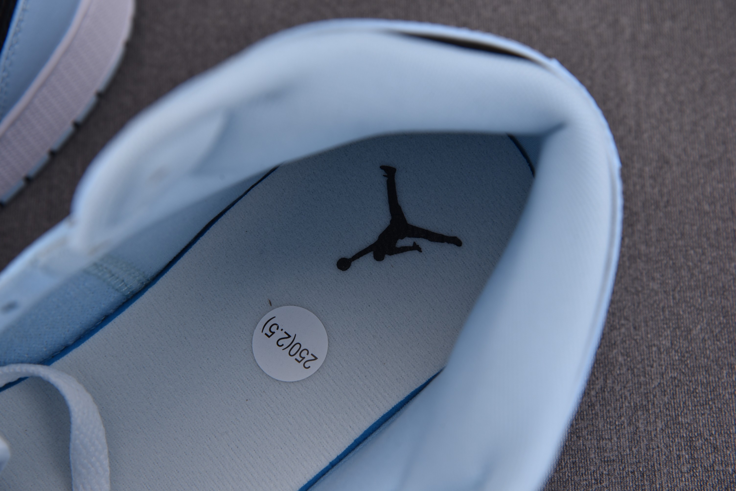 Jordan 1 Mid Ice Blue