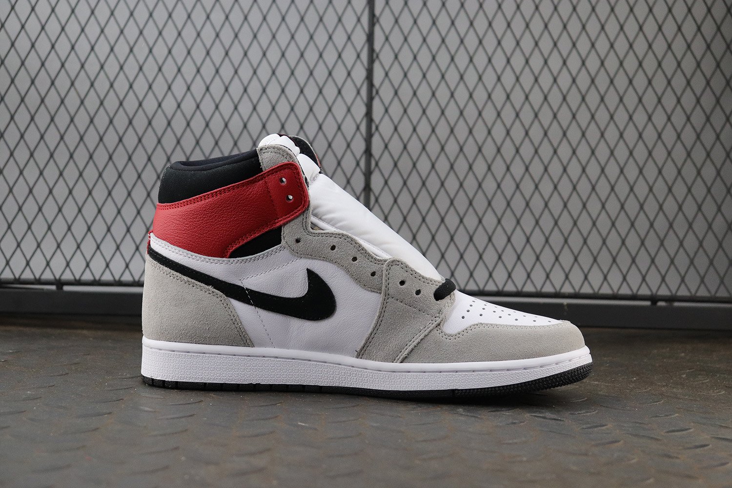 Jordan 1 Retro High Light Smoke Grey