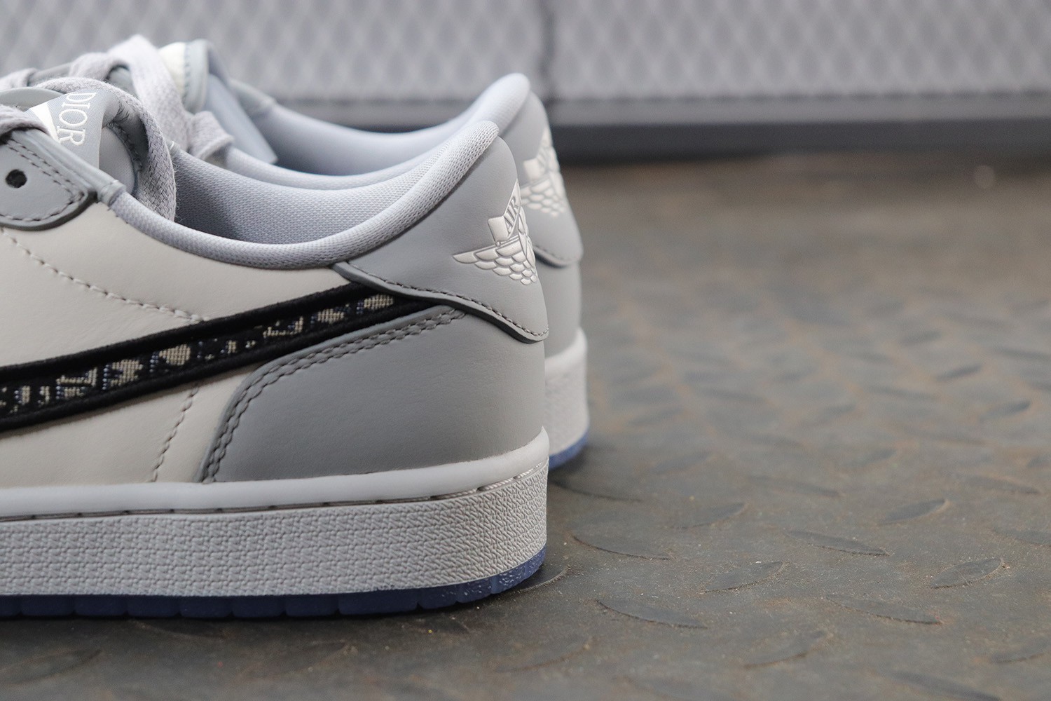 DIOR × AIR JORDAN 1 LOW (Original Box)