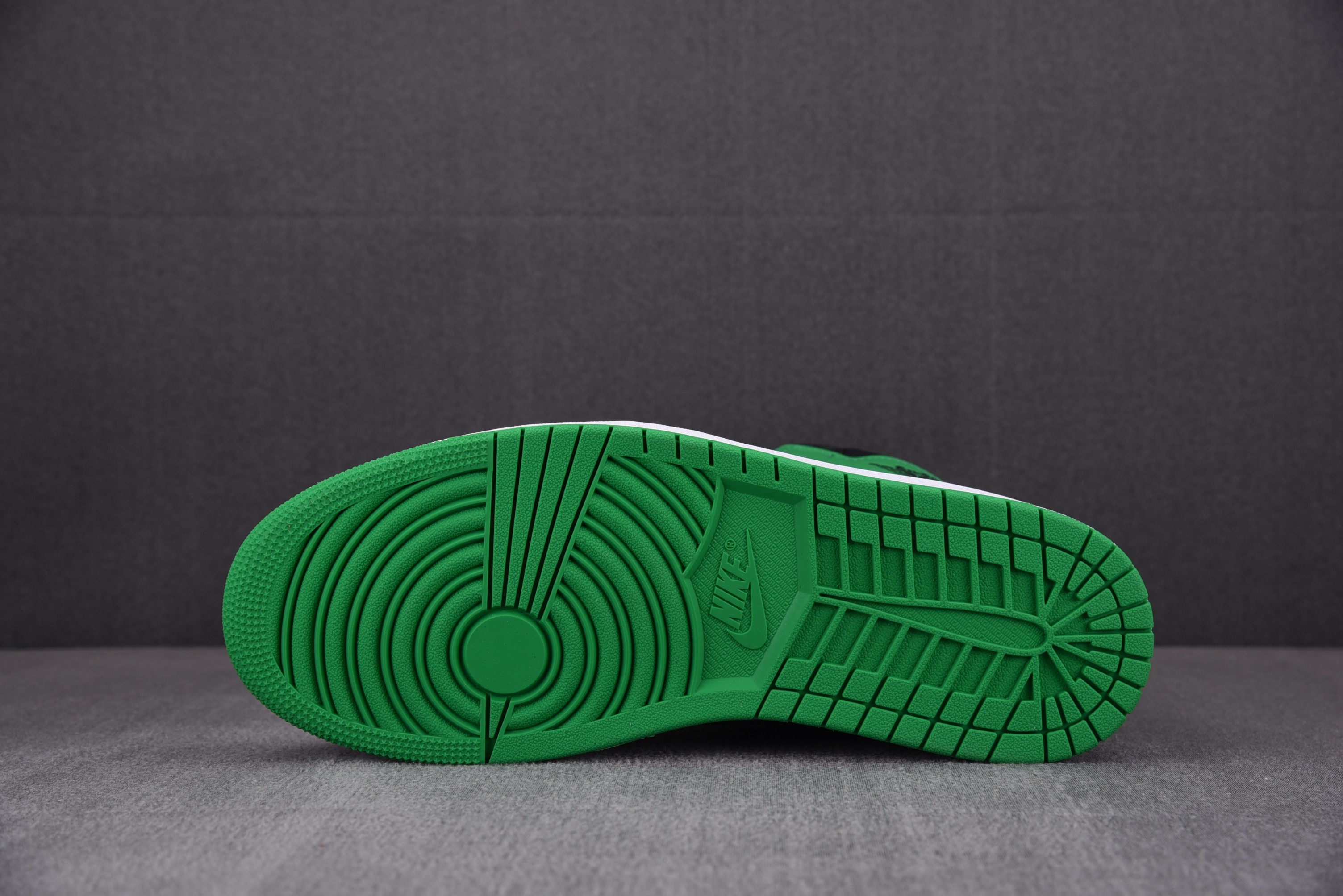 Jordan 1 Retro High OG Lucky Green