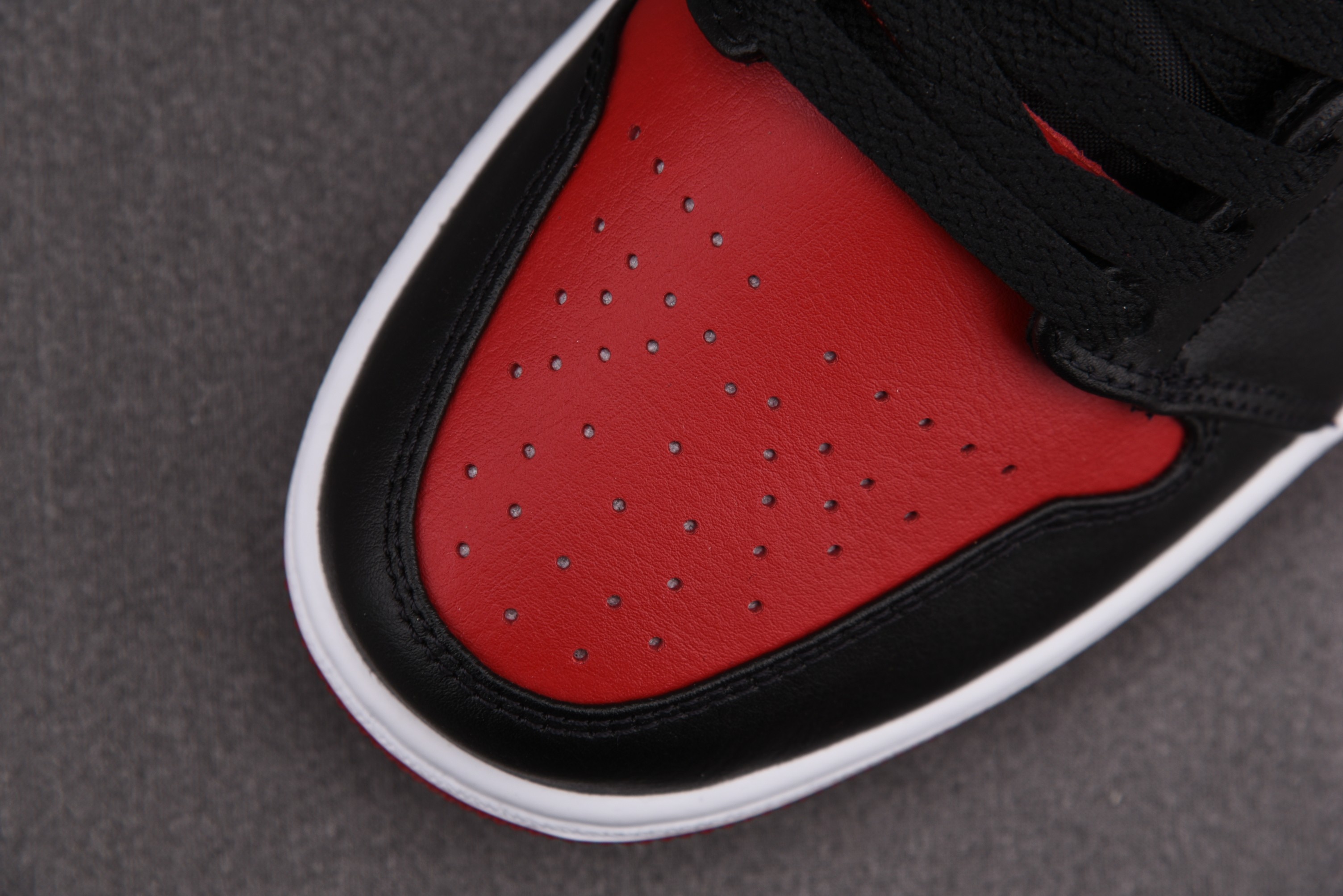 Jordan 1 Low Bred Toe