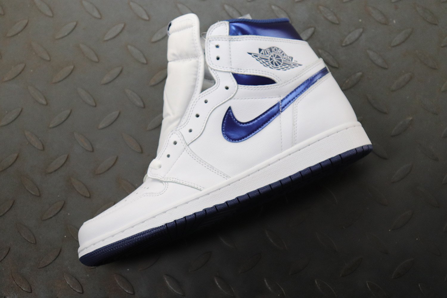 Jordan 1 Retro Metallic Navy