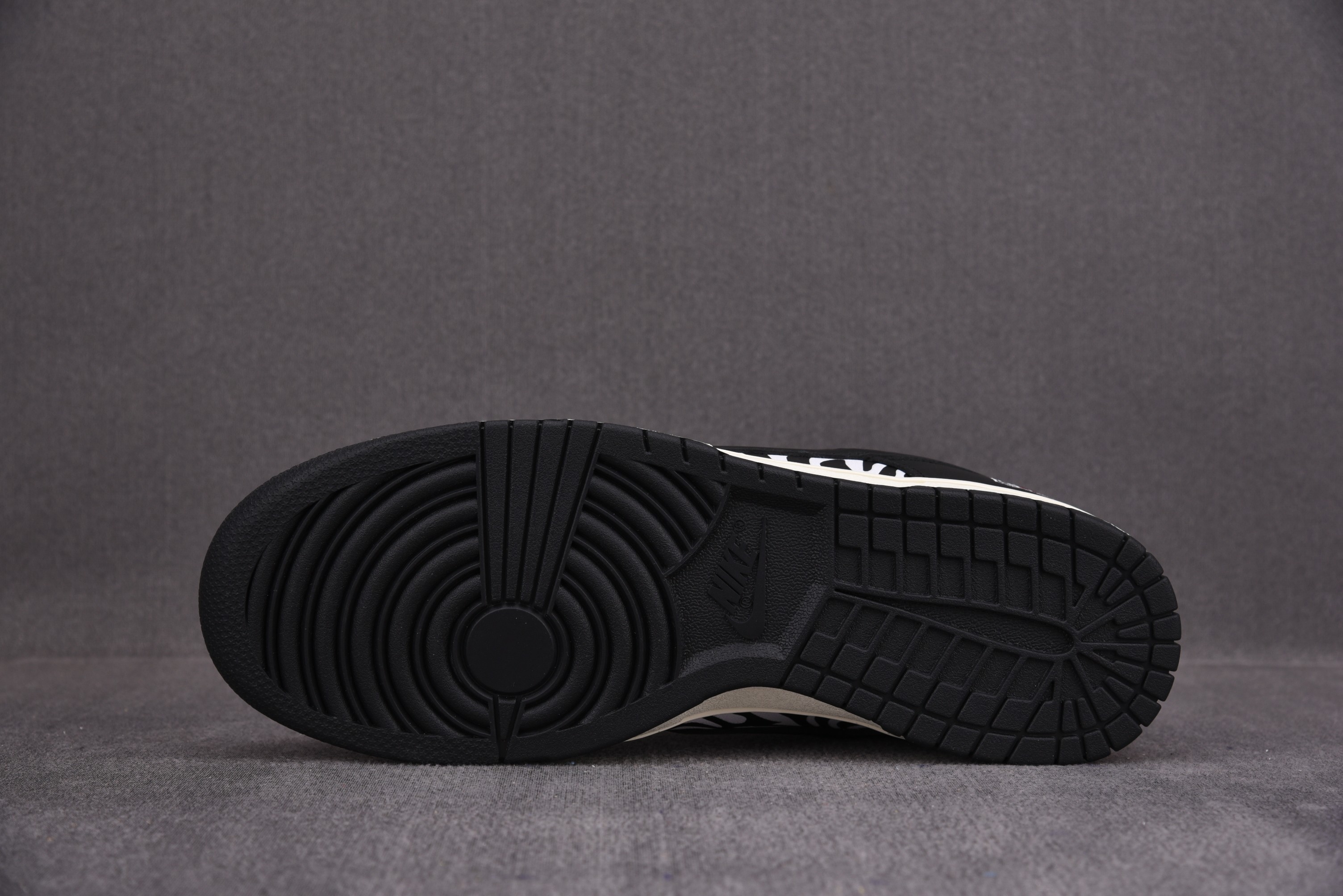 Nike SB Dunk Low OG QS Quartersnacks Zebra