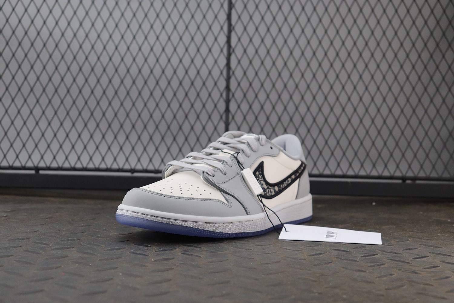 DIOR × AIR JORDAN 1 LOW (Original Box)