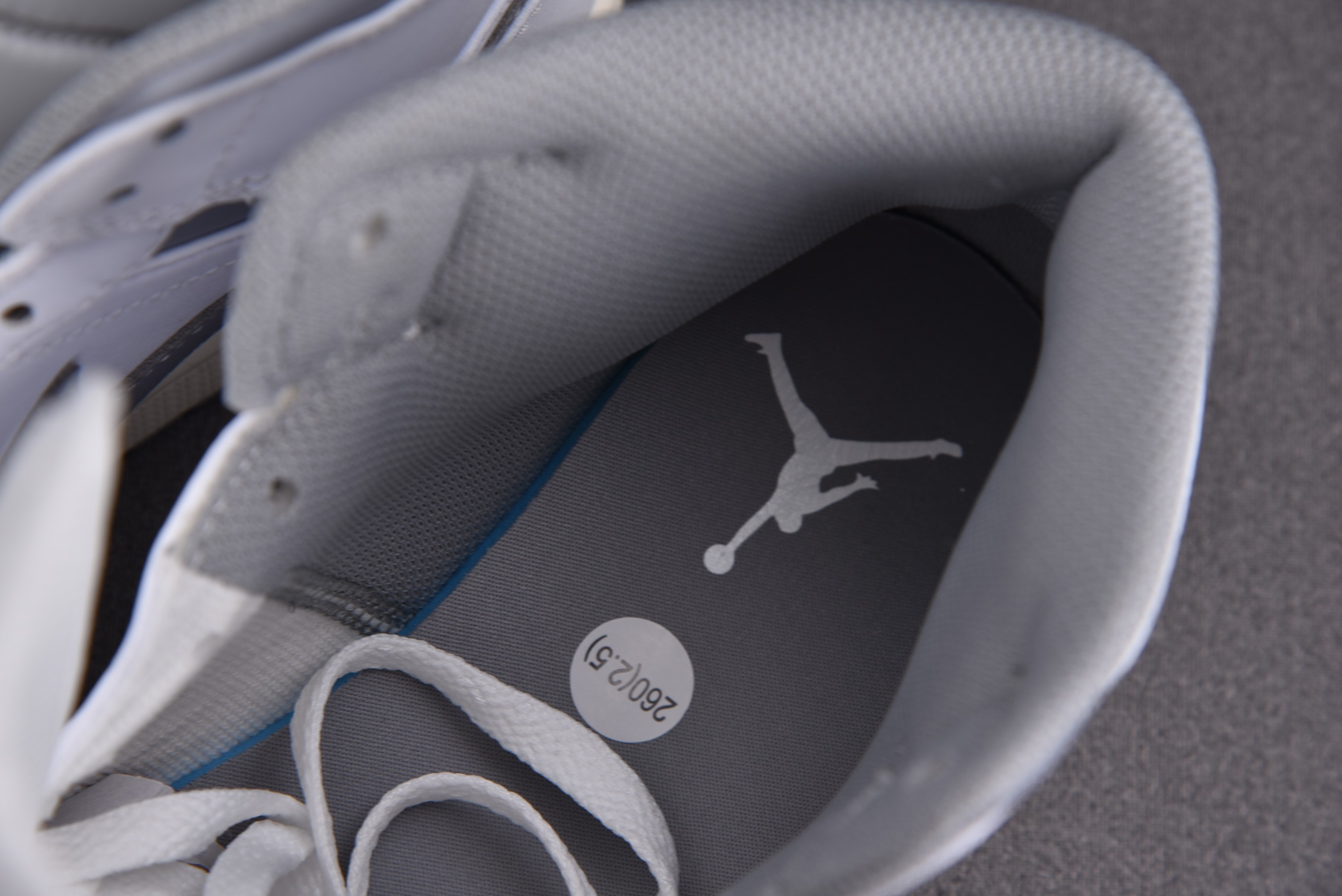 Air Jordan 1 Mid Neutral Grey