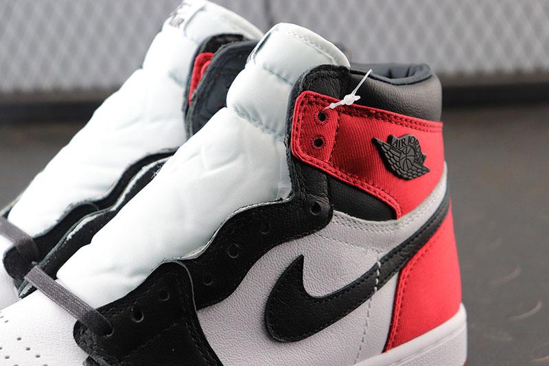 Jordan 1 Retro Black Toe(2016)