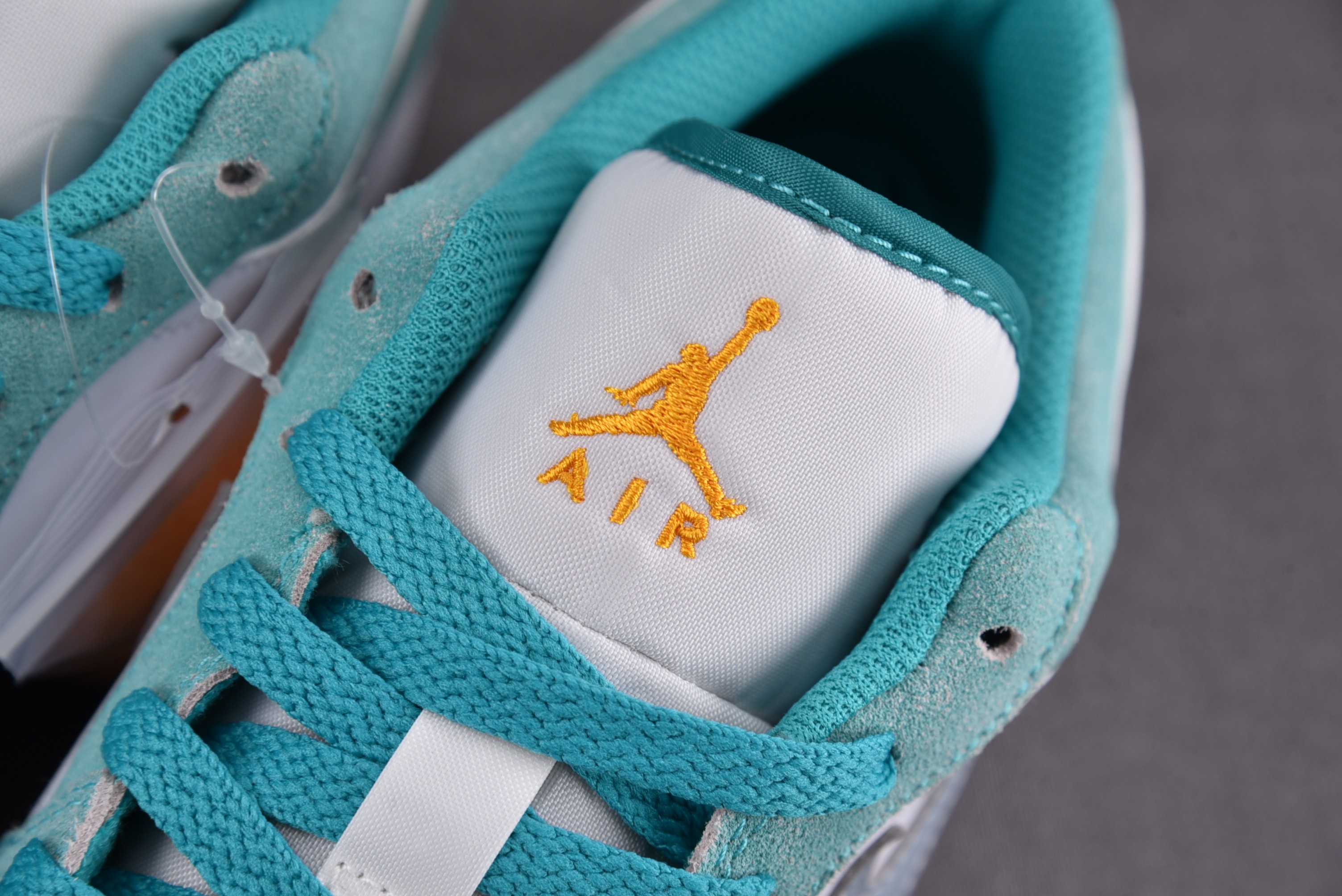 Jordan 1 Low SE New Emerald