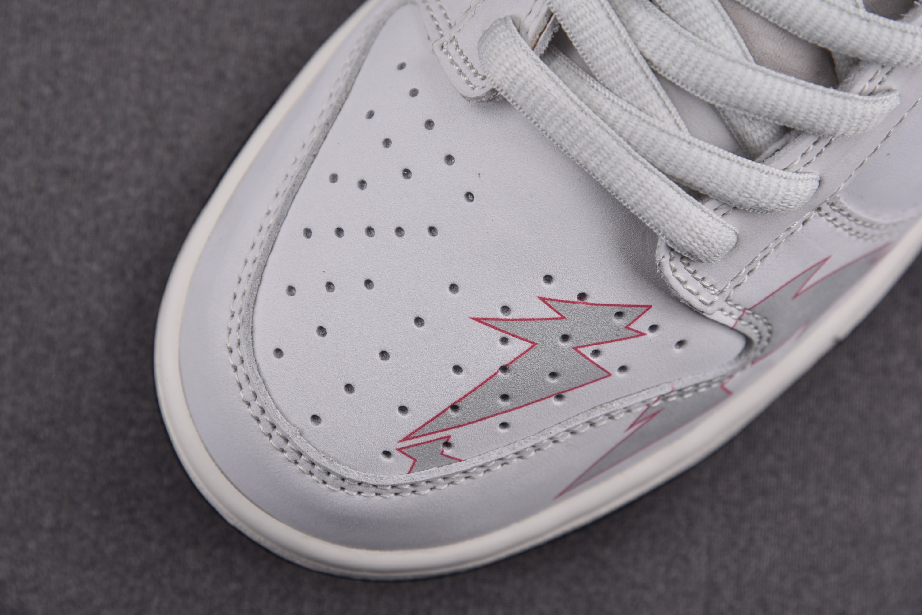 Nike SB Dunk Low Flash Tatoo Cream Grey Black