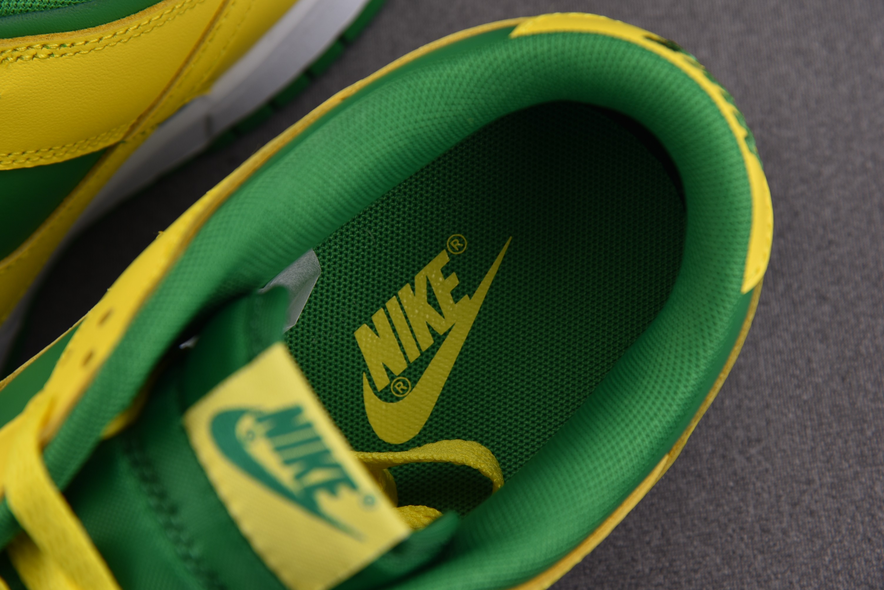 Nike Dunk Low Reverse Brazil