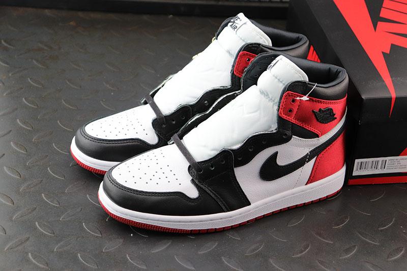 Jordan 1 Retro Black Toe(2016)