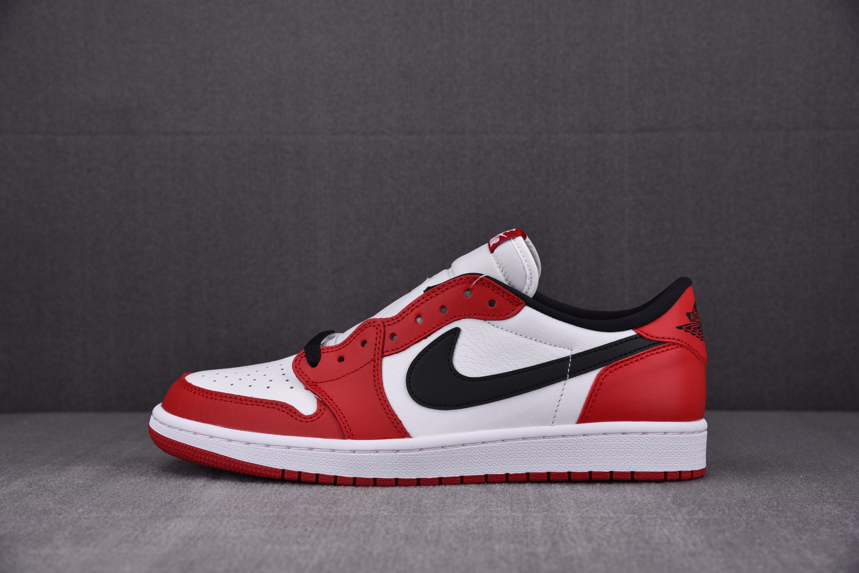 Jordan 1 Retro Low Chicago
