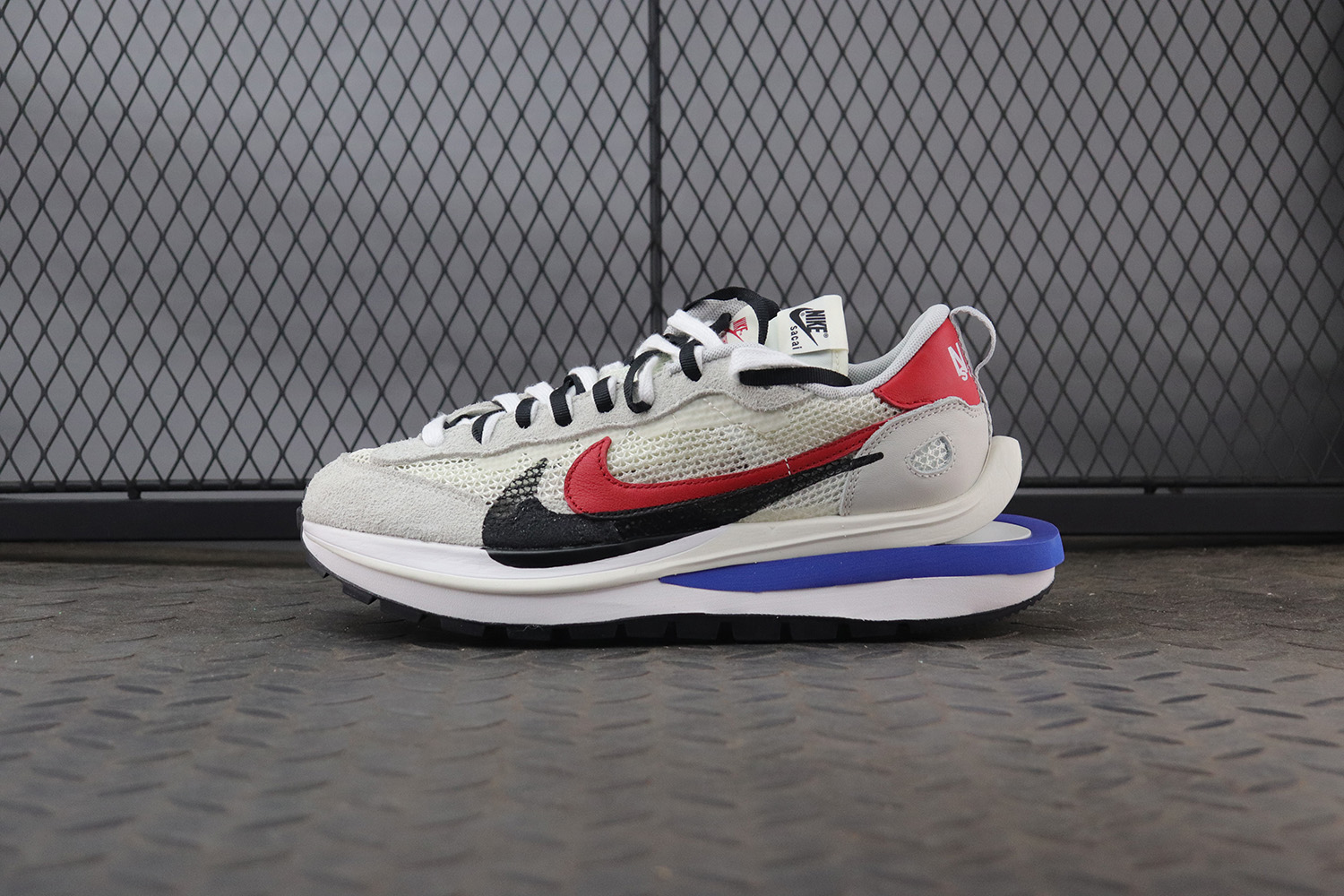 Nike VaporWaffle Sacai Sport Fuchsia