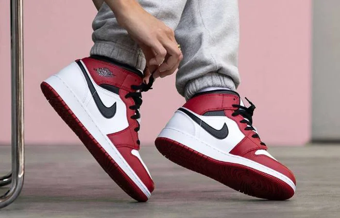 Jordan 1 Mid Chicago (2020)