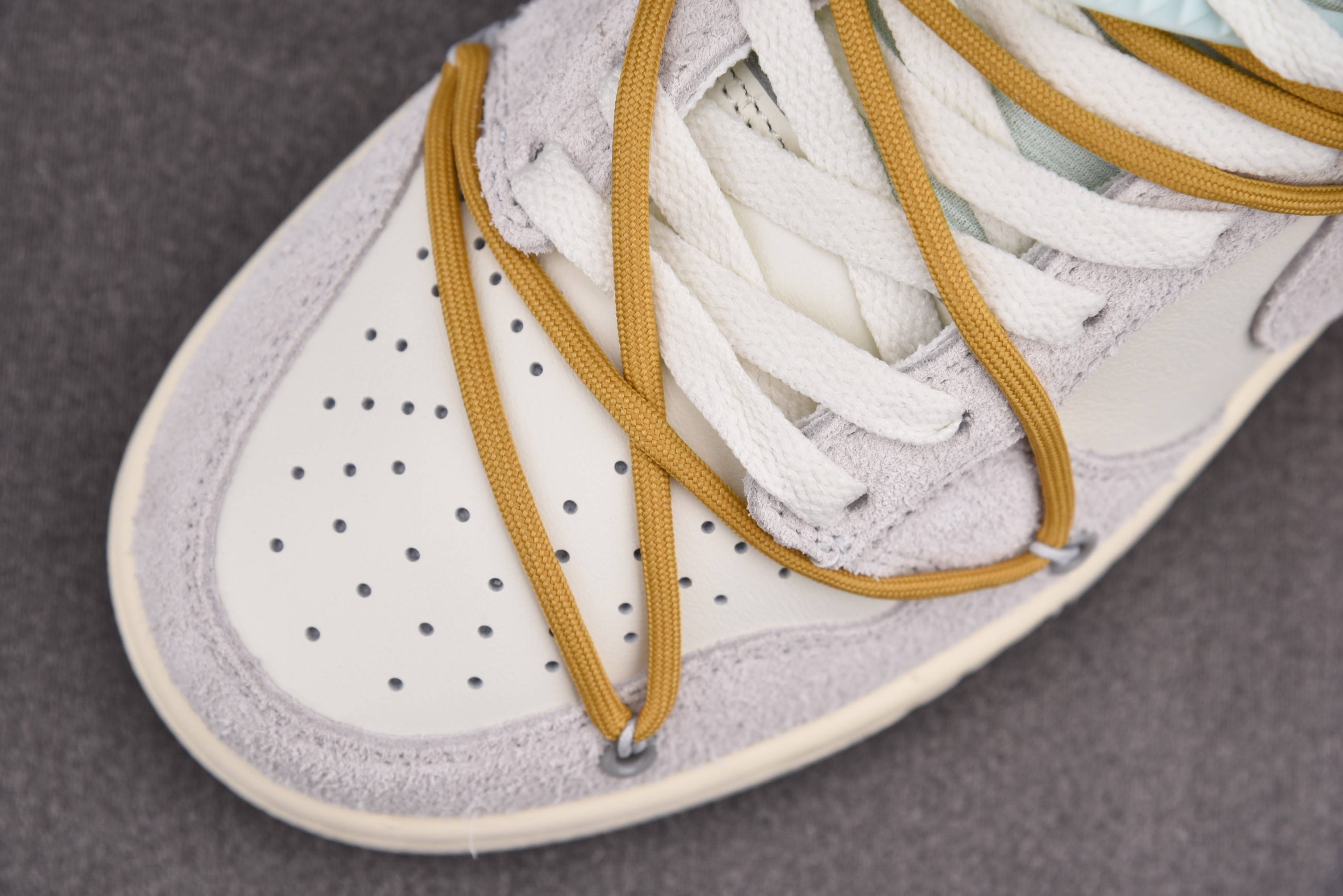 Nike Dunk Low   Lot 37