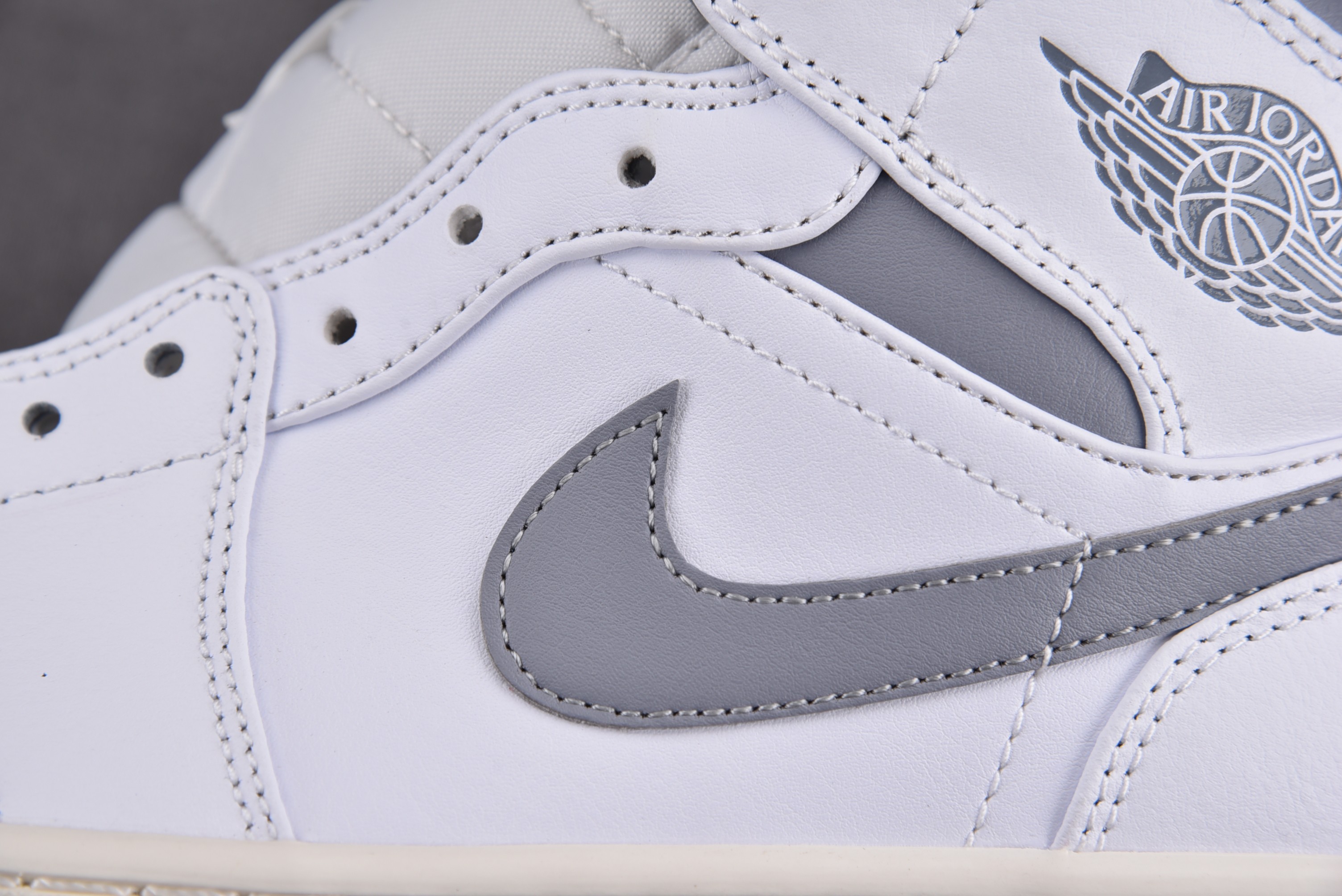 Air Jordan 1 Mid Neutral Grey