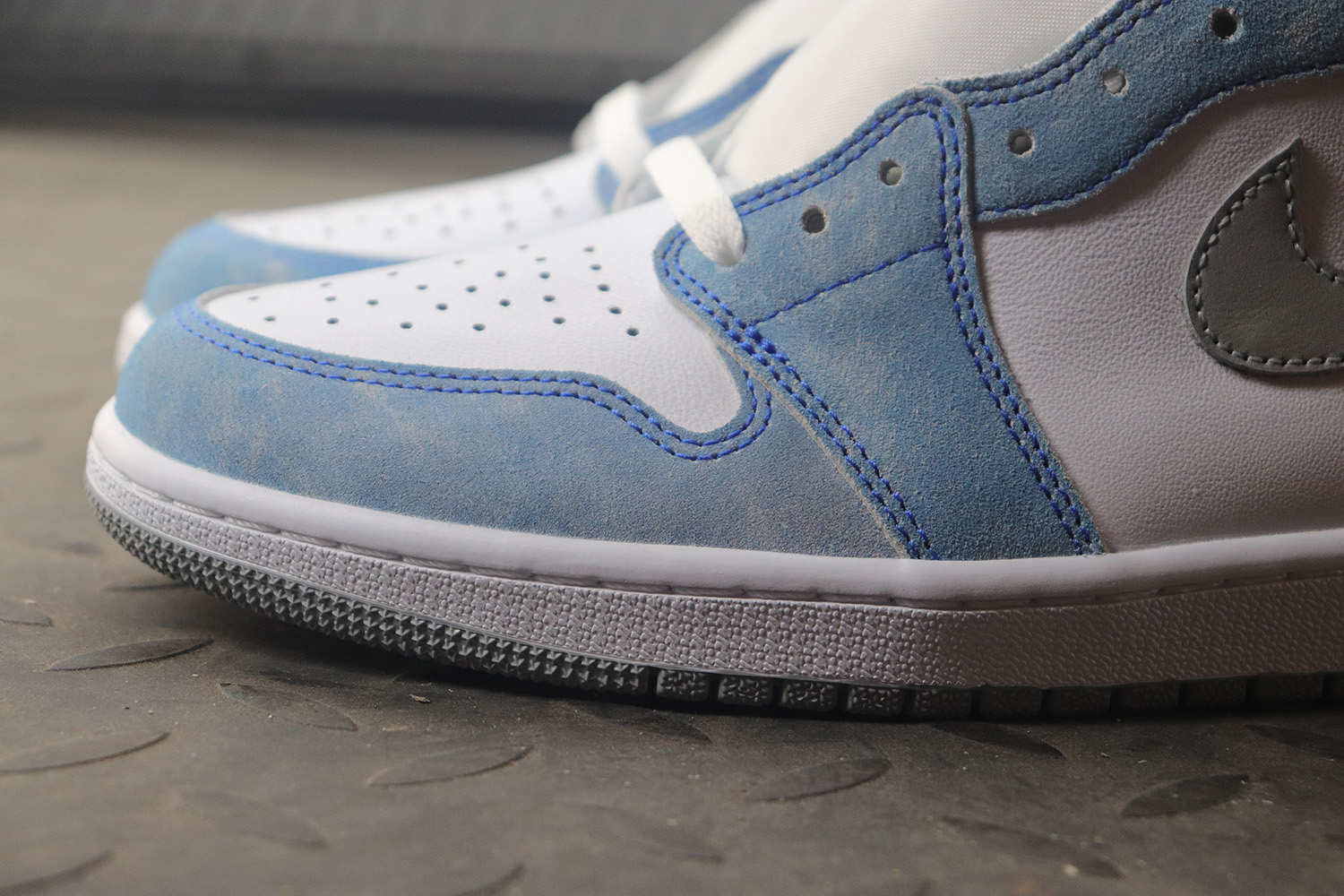 Jordan 1 Retro High OG Hyper Royal