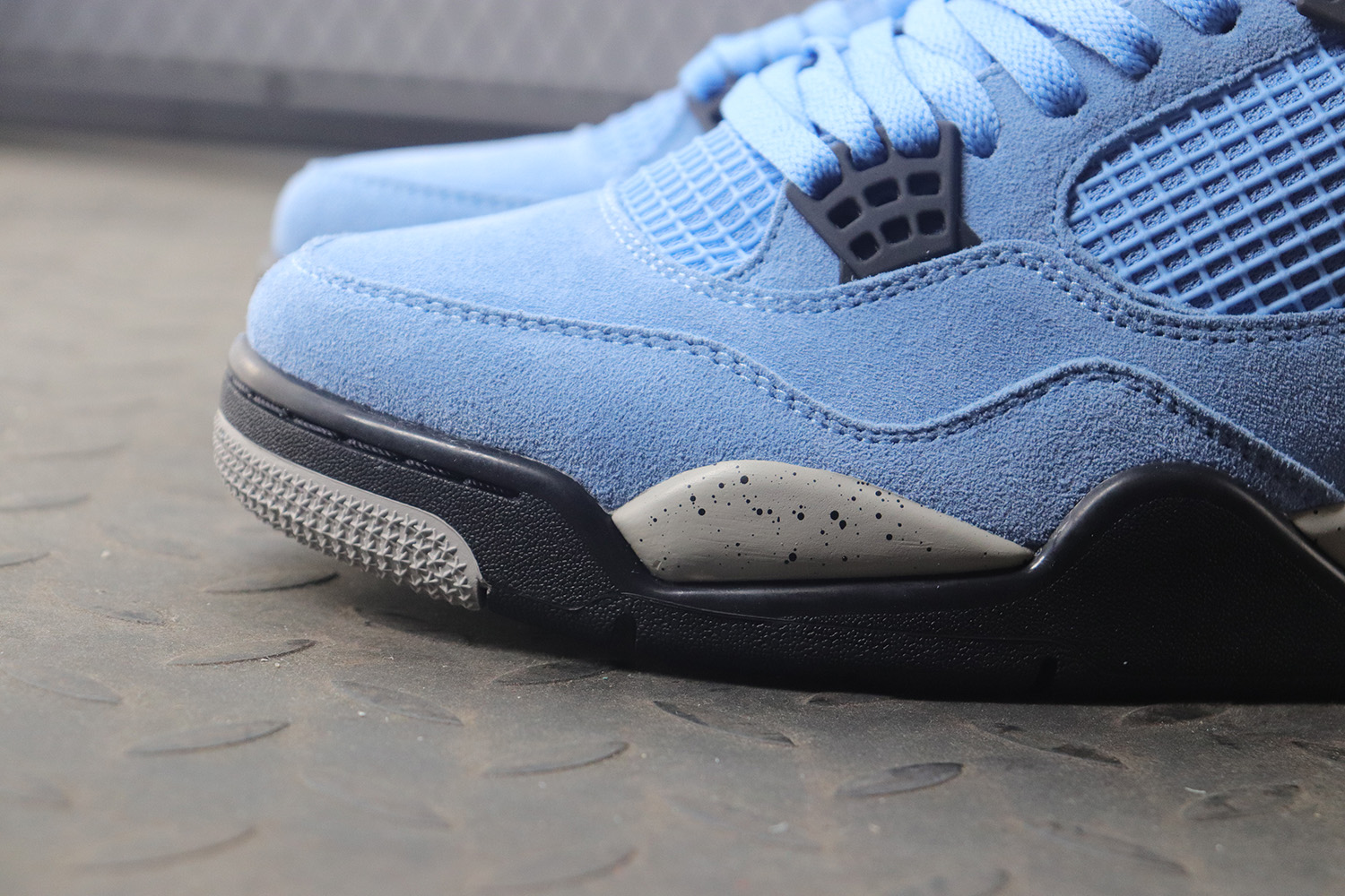 Air Jordan 4 University Blue