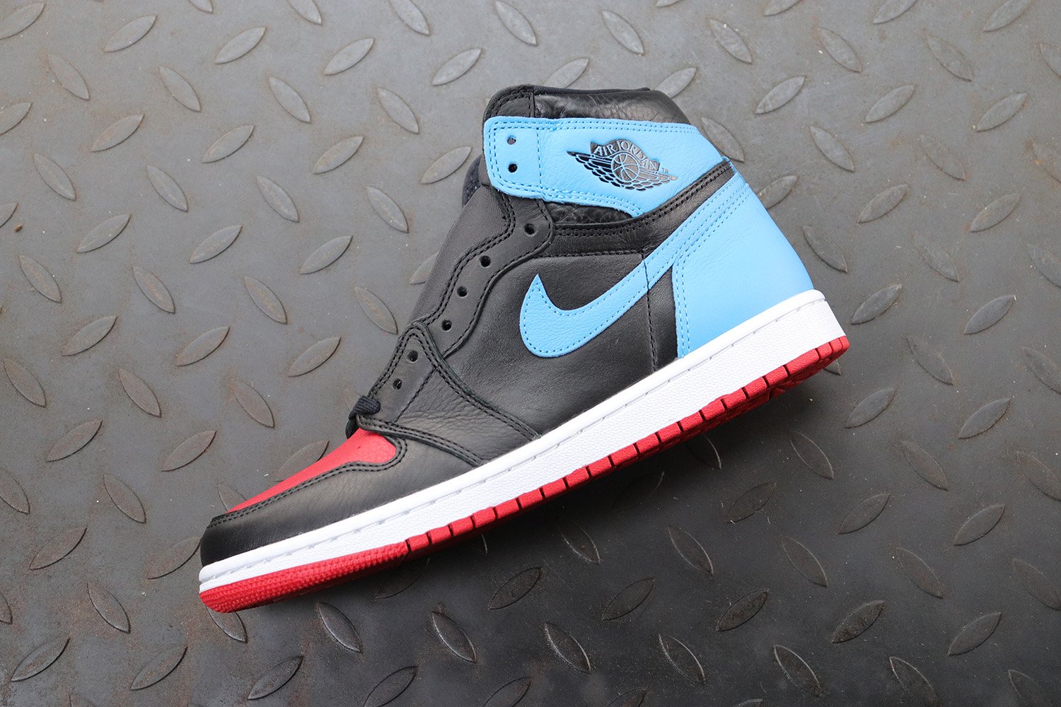 Air Jordan 1 High OG WMNS “UNC to Chicago”