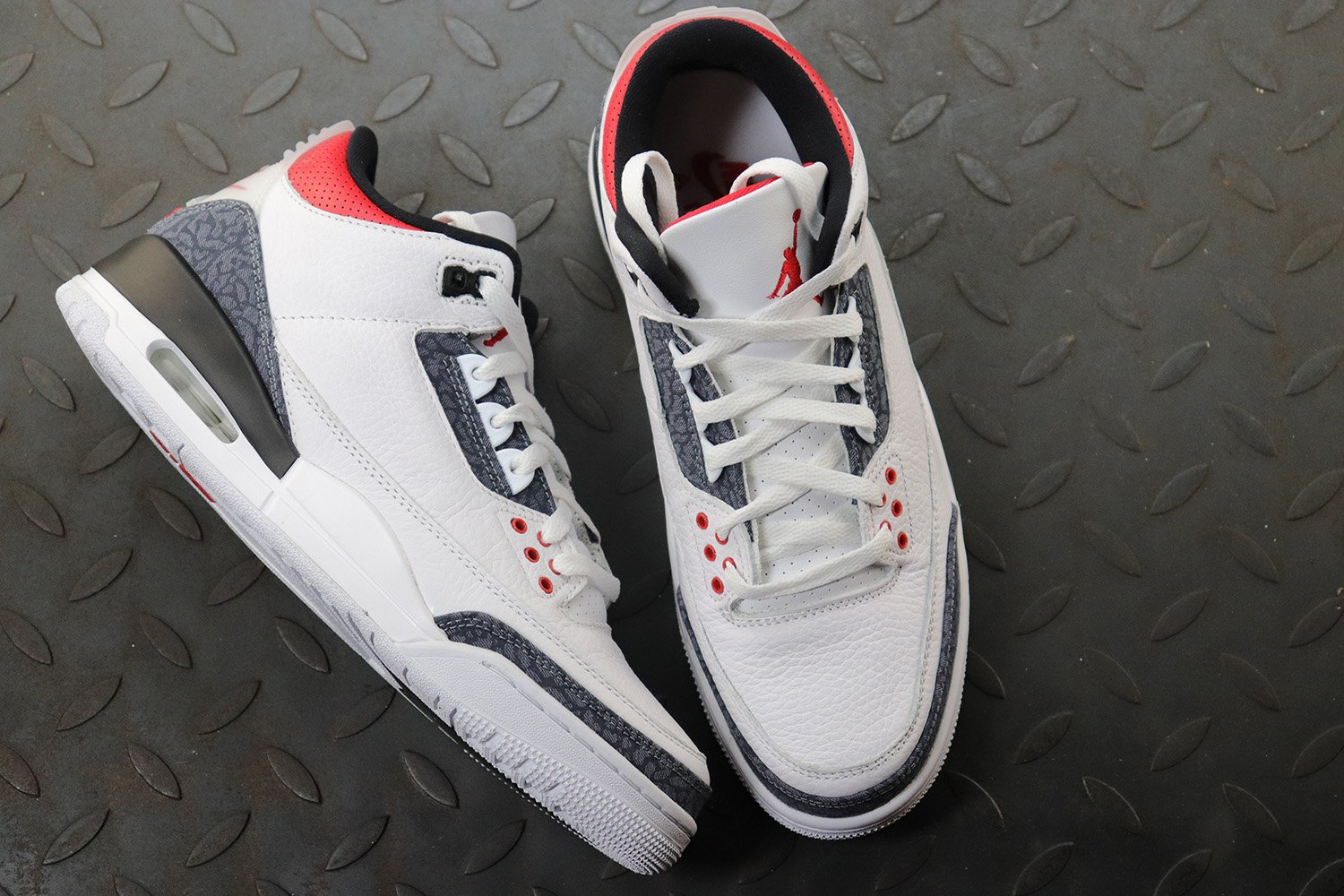 Jordan 3 Retro SE Fire Red Denim